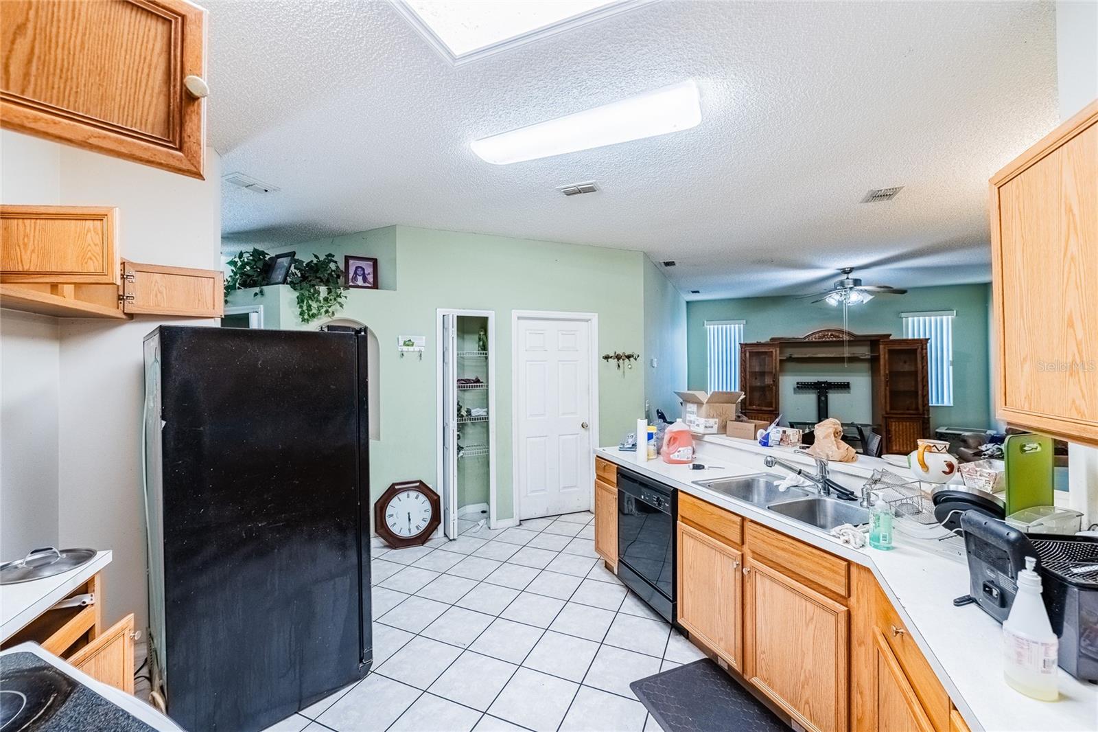 427 LARK CT