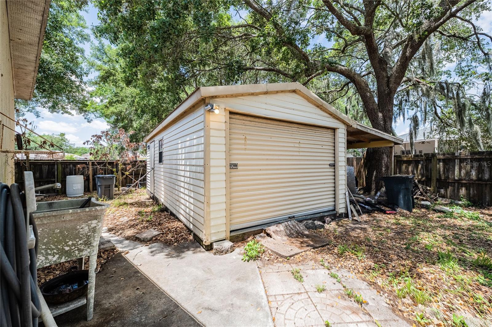 427 LARK CT