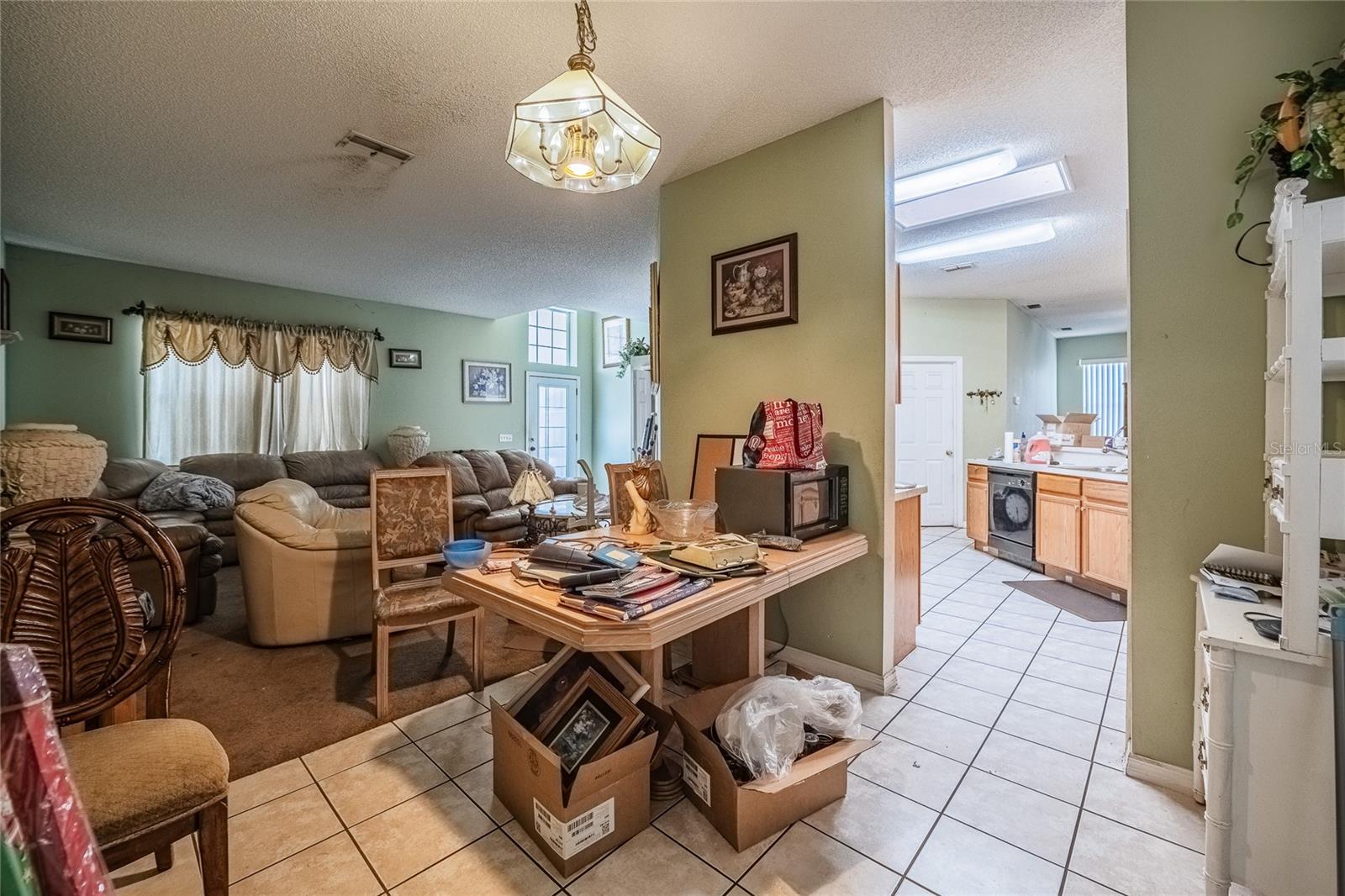 427 LARK CT