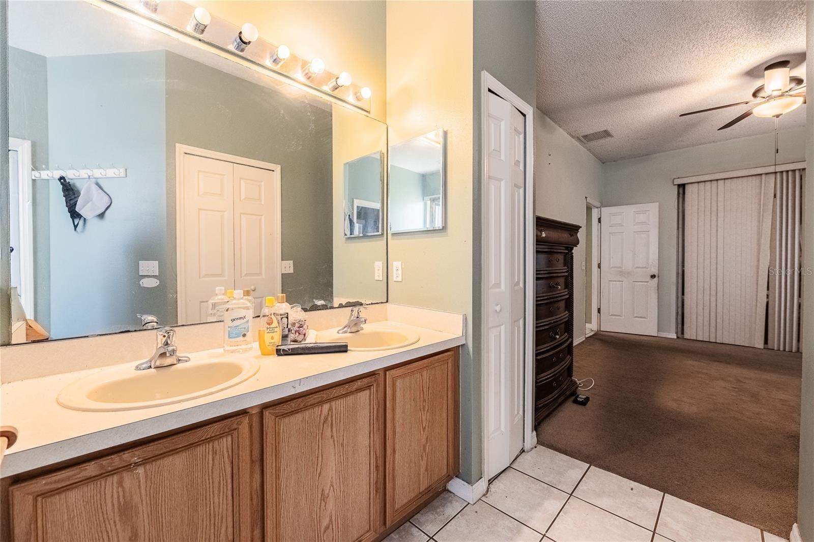 427 LARK CT