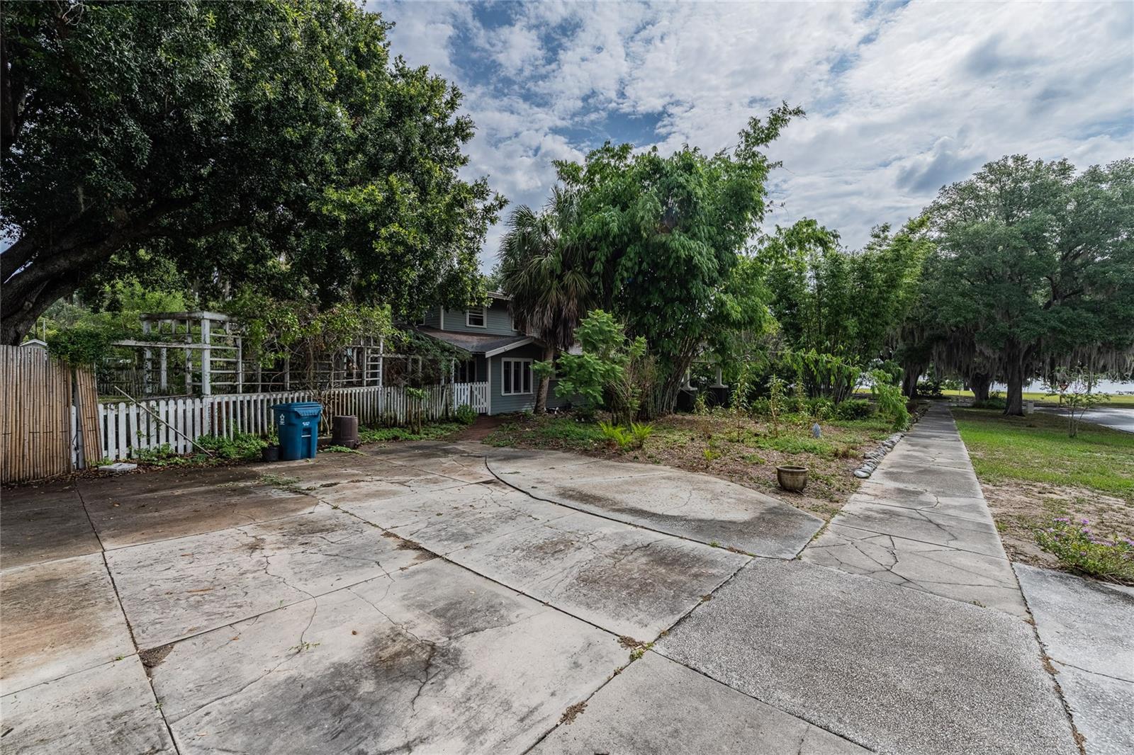 116 S LAKESHORE BLVD