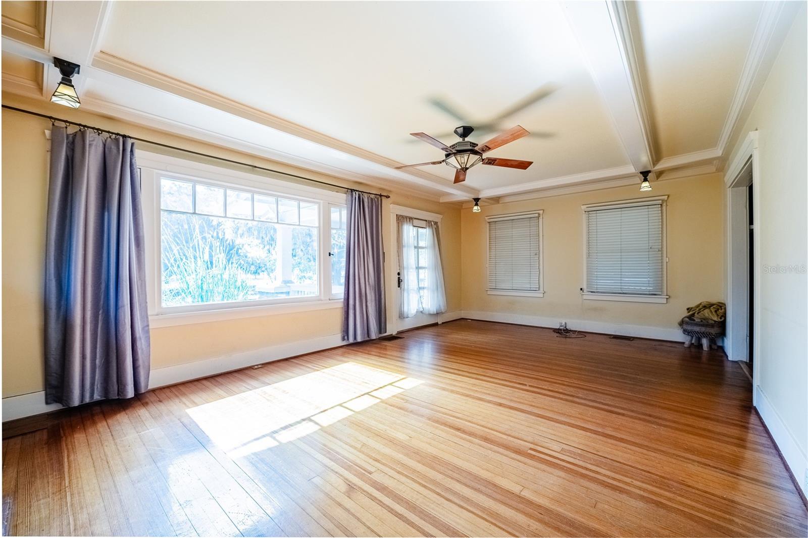116 S LAKESHORE BLVD