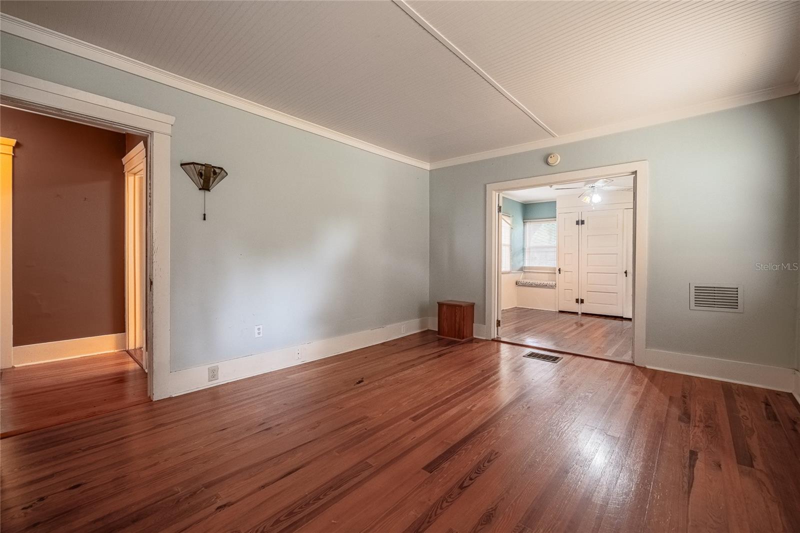 116 S LAKESHORE BLVD