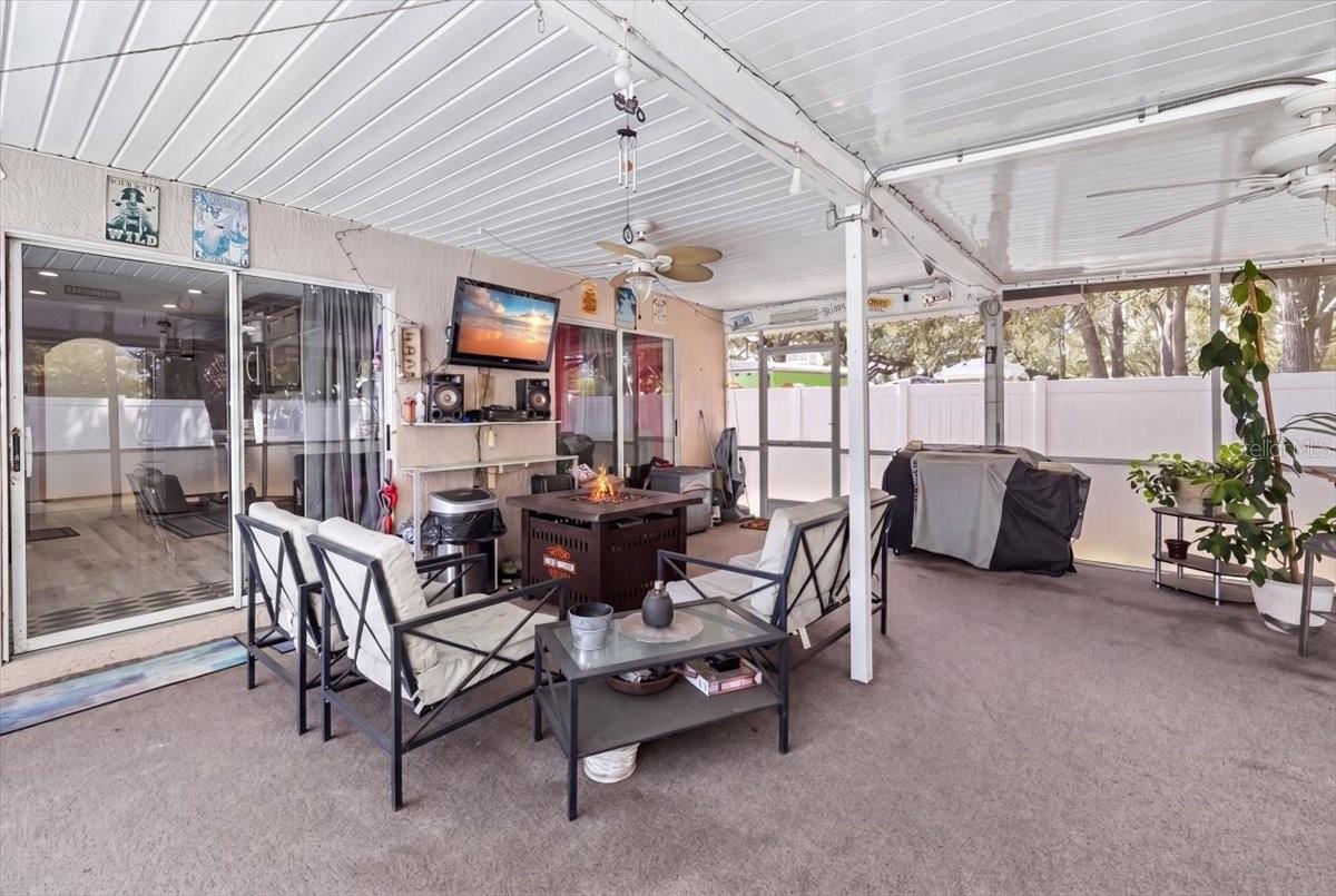 1279 DELTONA BLVD