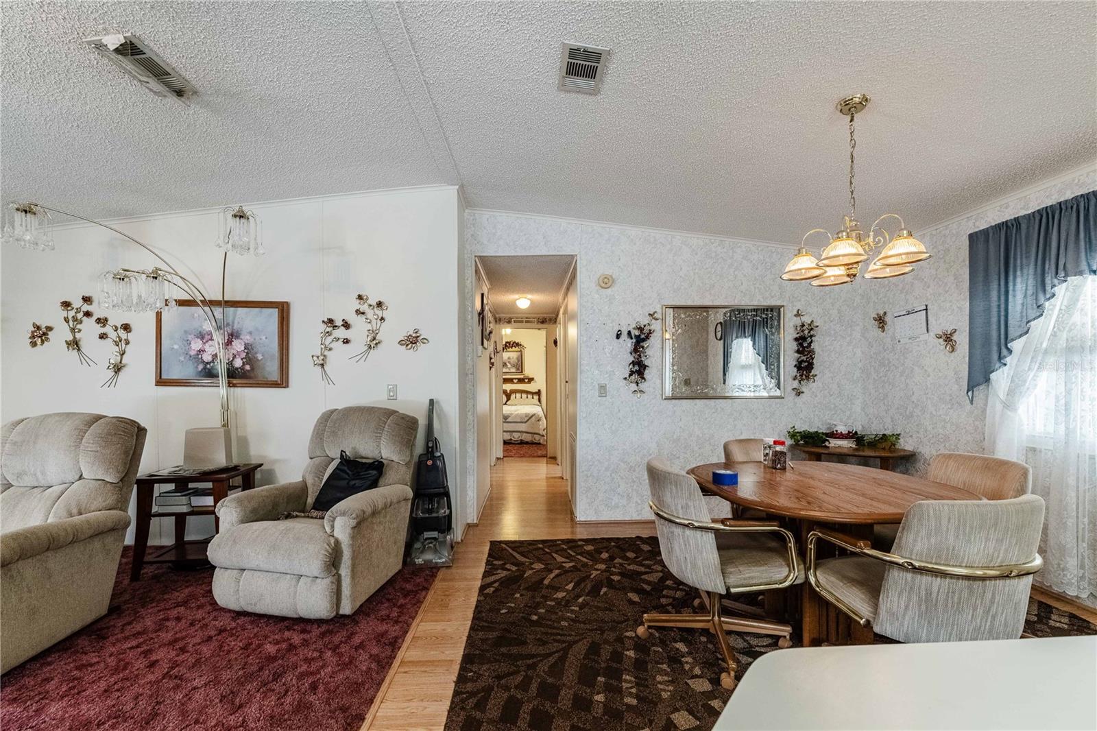 489 VILLAGE CIR SW