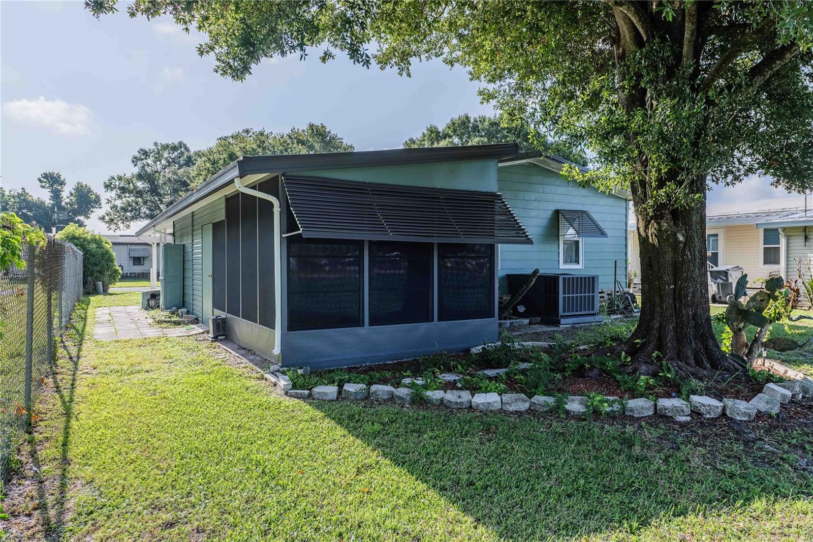 489 VILLAGE CIR SW