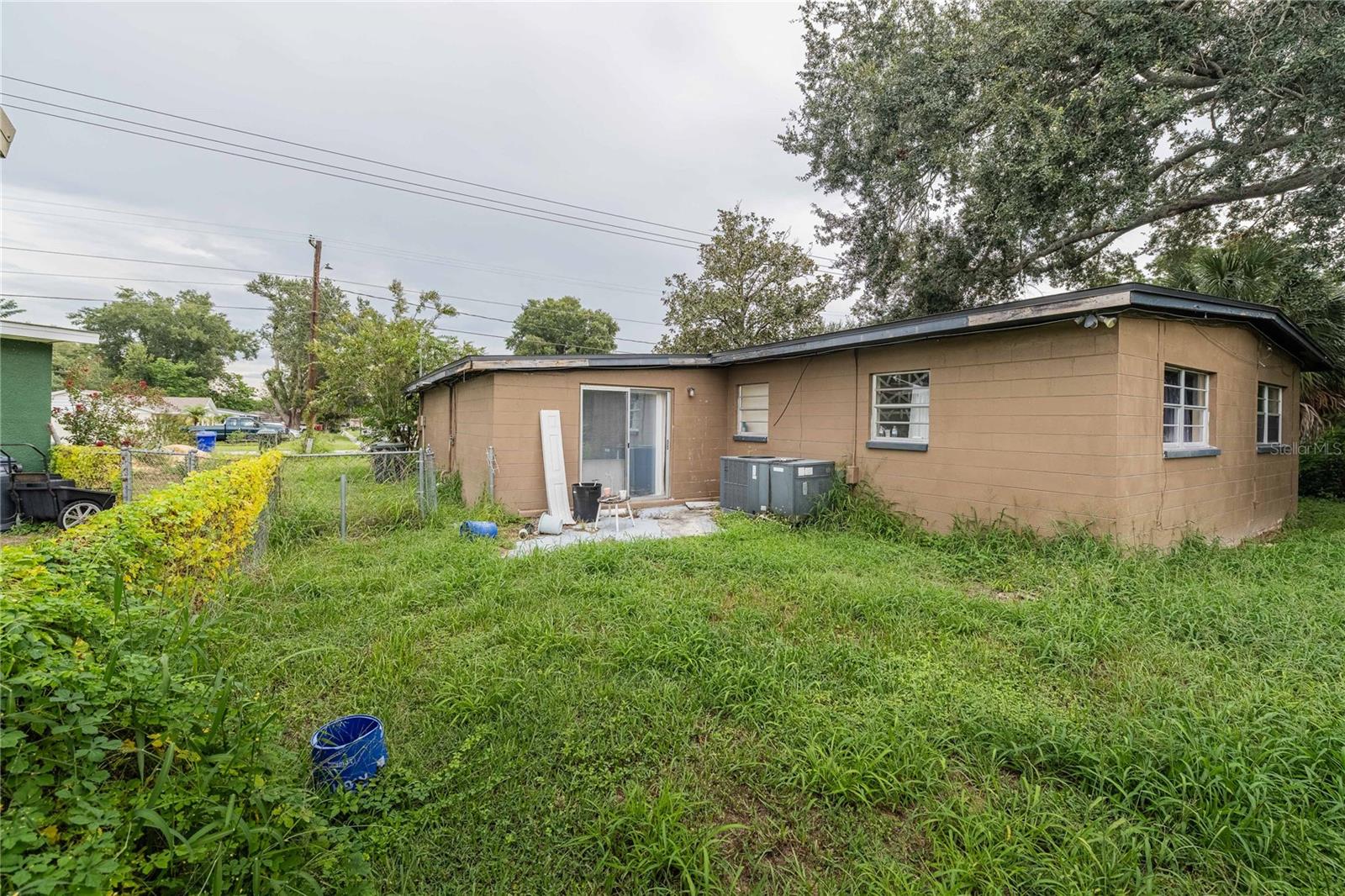2021 S CRYSTAL LAKE DR