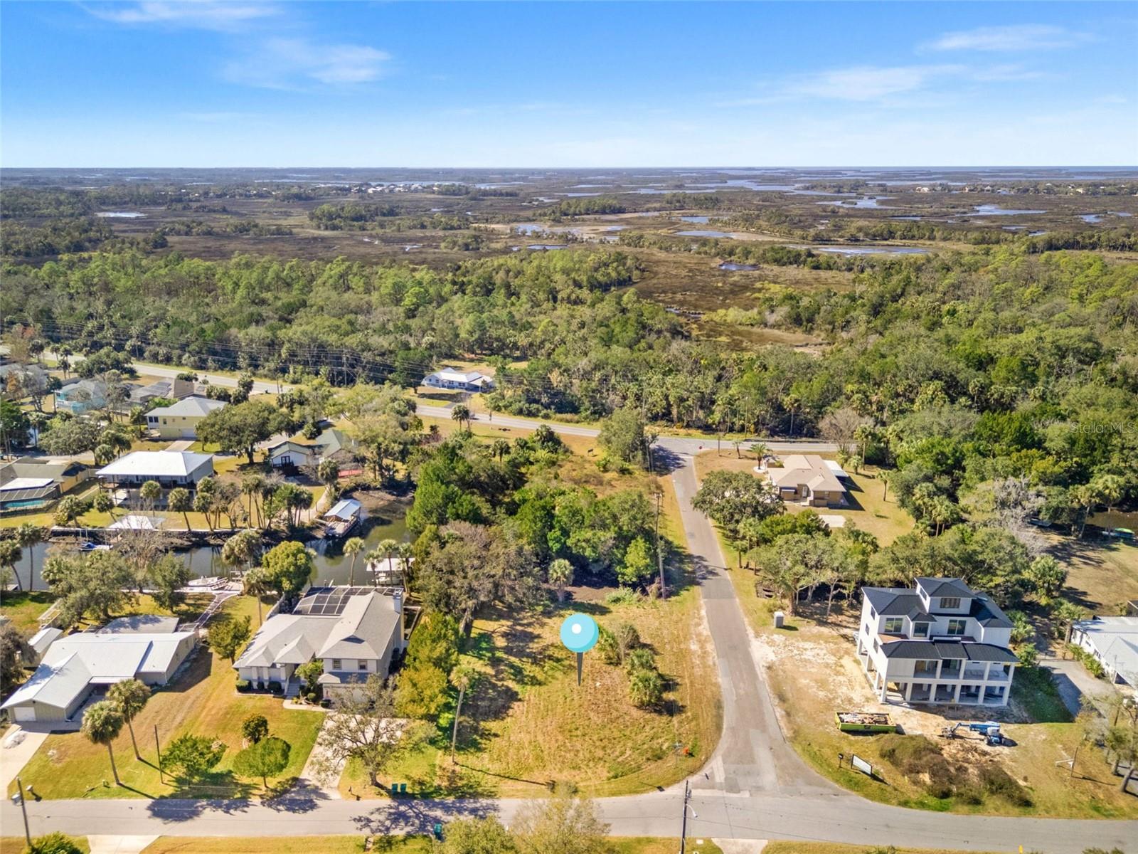 2262 N WATERSEDGE DR