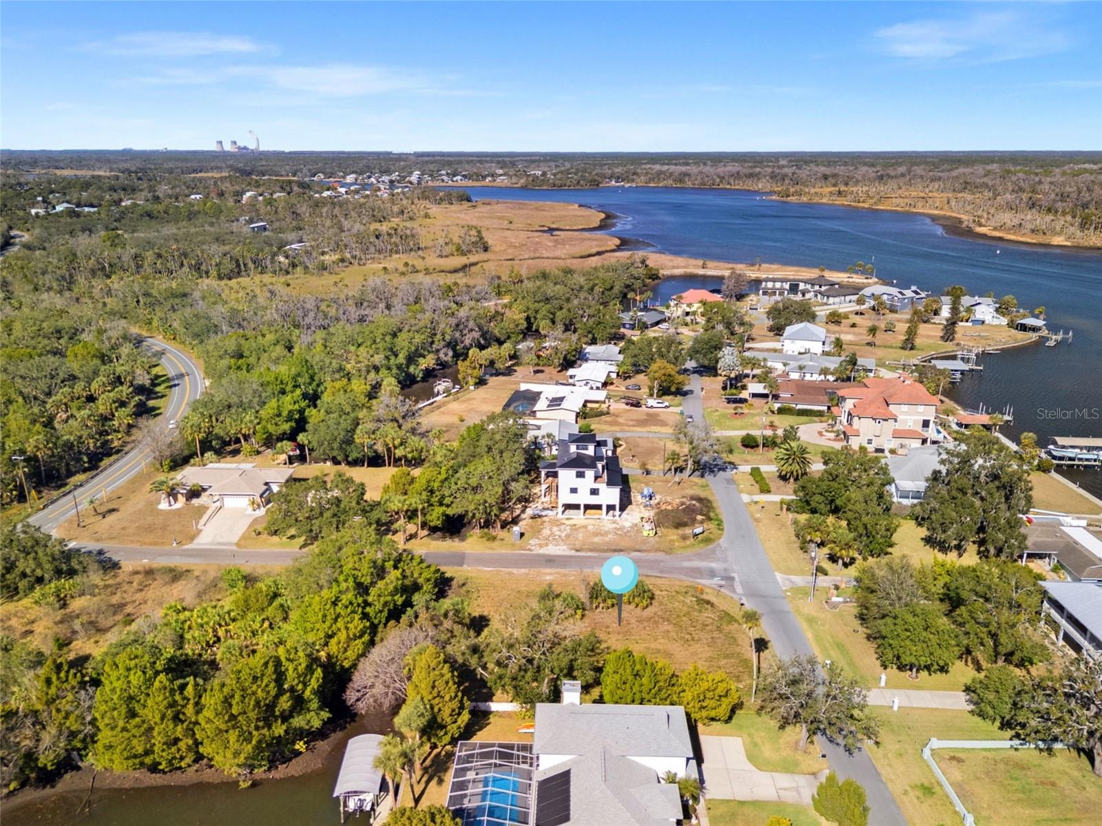 2262 N WATERSEDGE DR