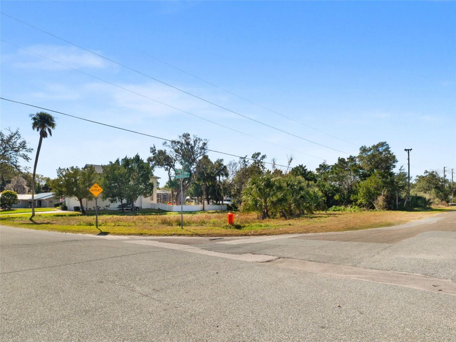 2262 N WATERSEDGE DR