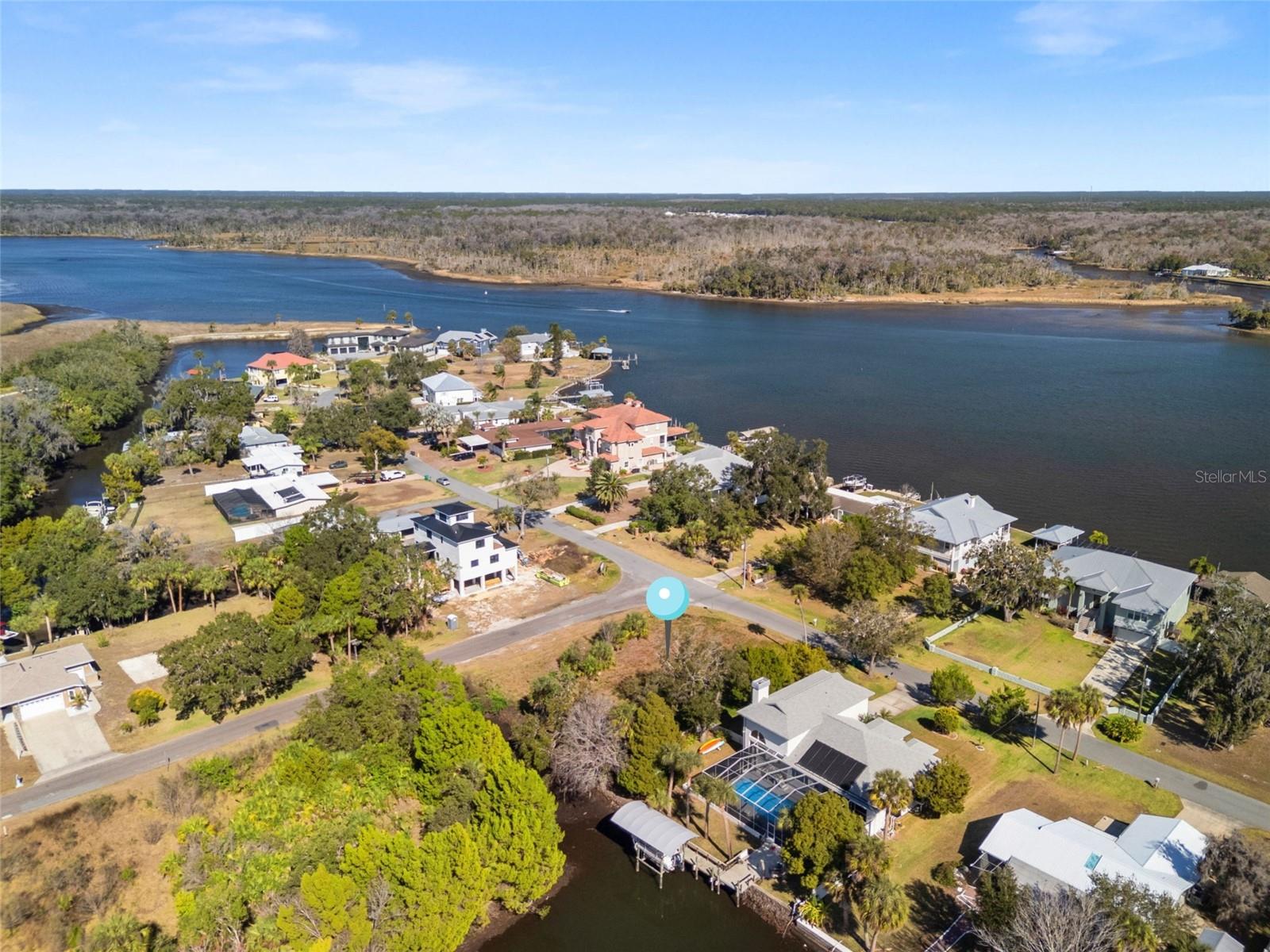 2262 N WATERSEDGE DR