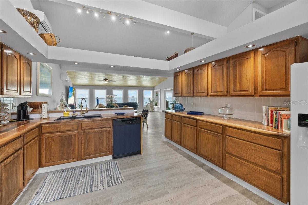 3200 GULF WINDS CIR
