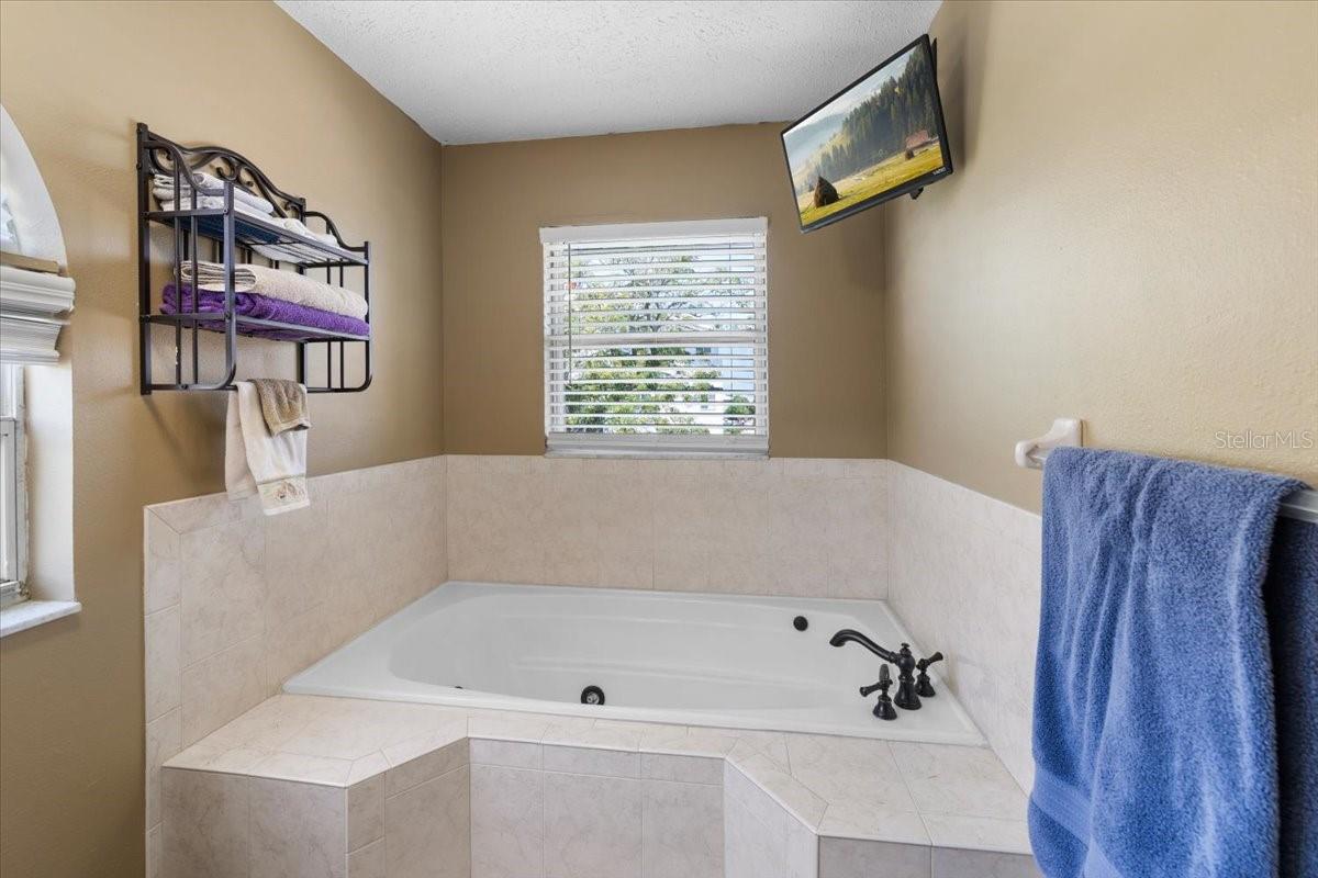4514 NEPTUNE DR