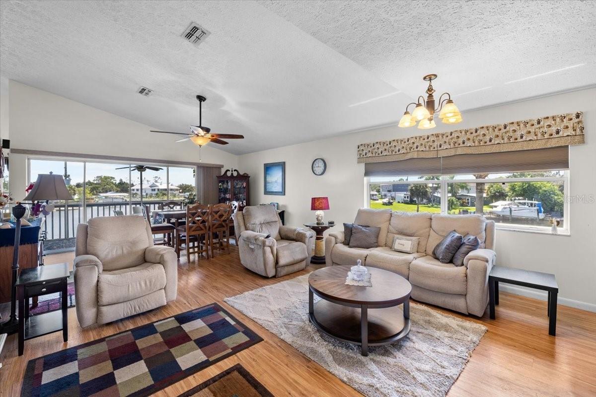 4514 NEPTUNE DR