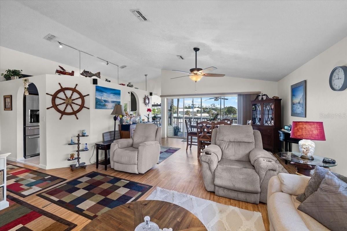 4514 NEPTUNE DR