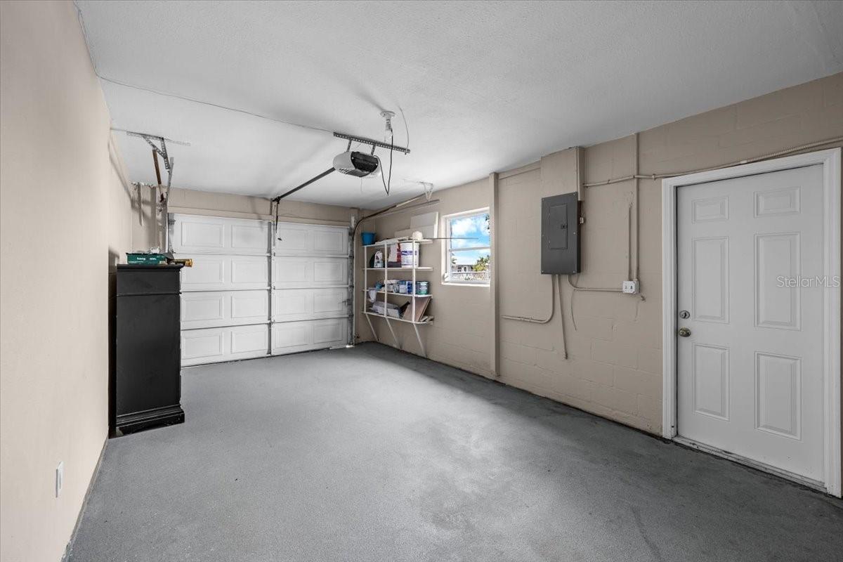 4284 COLUMBUS DR