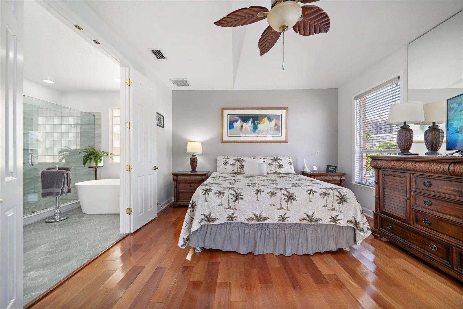 170 SAND KEY ESTATES DR