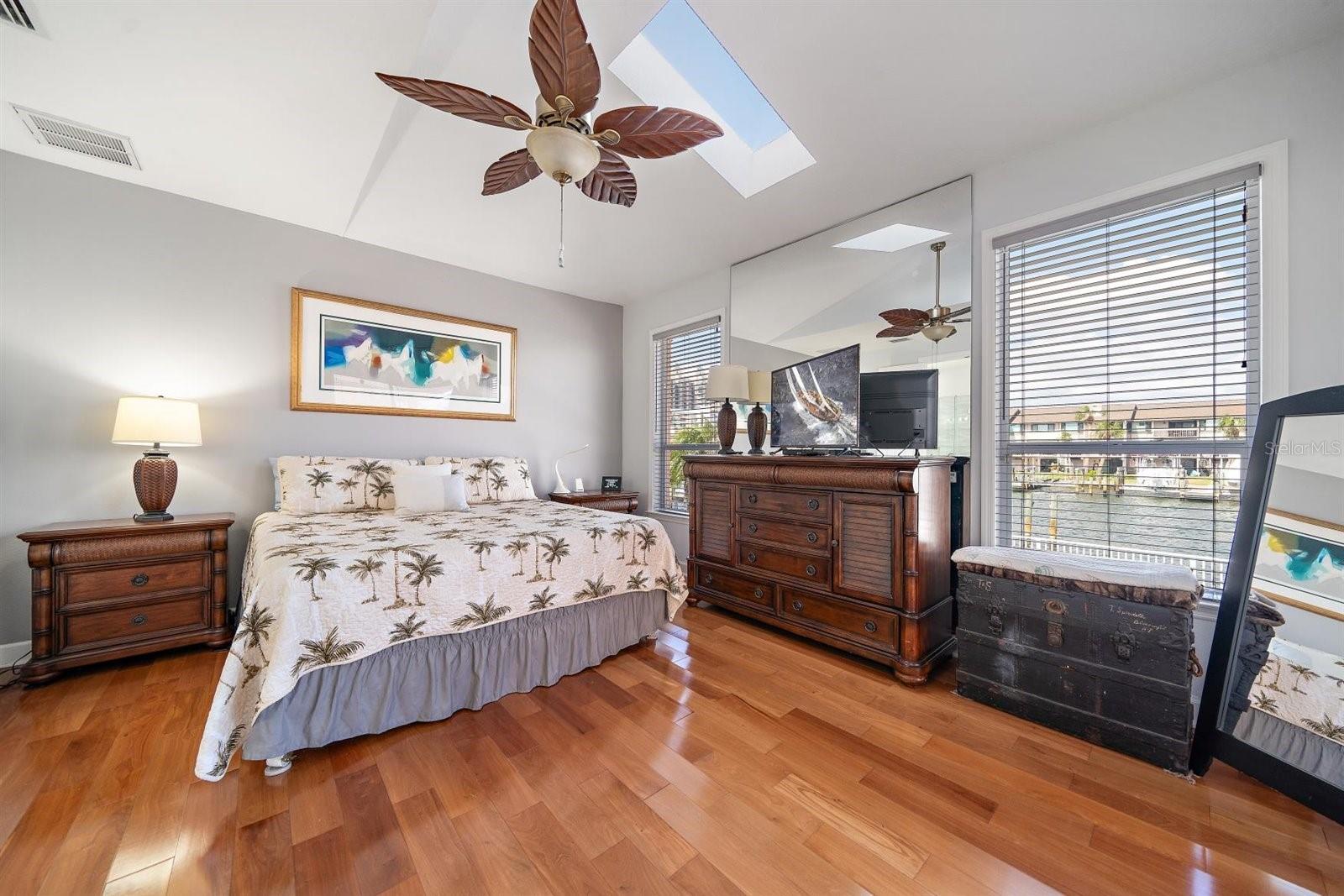 170 SAND KEY ESTATES DR