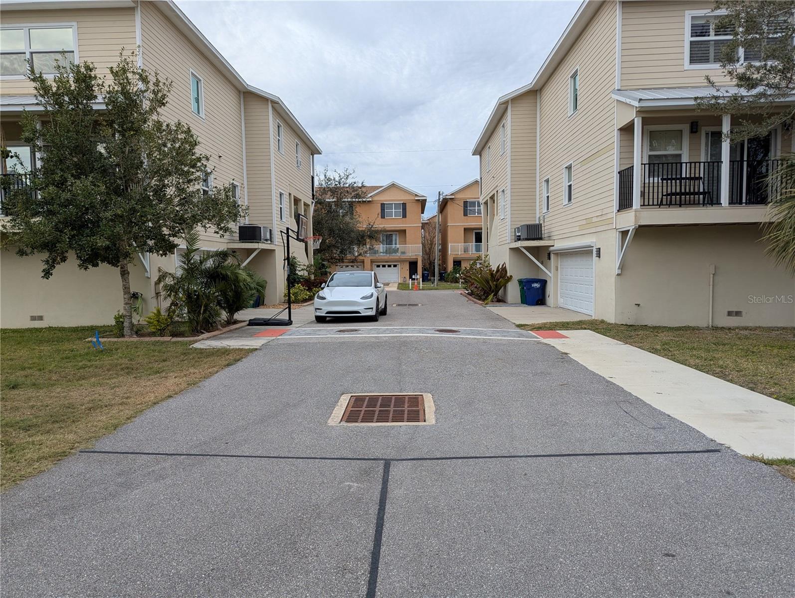 4901 RATTLESNAKE POINTE CT