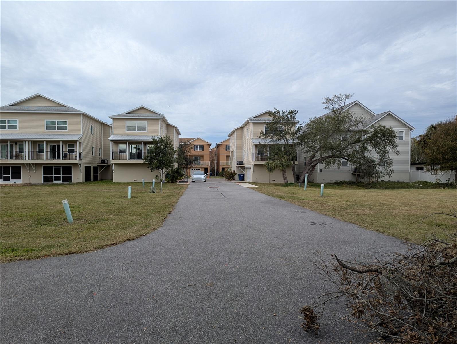 4901 RATTLESNAKE POINTE CT