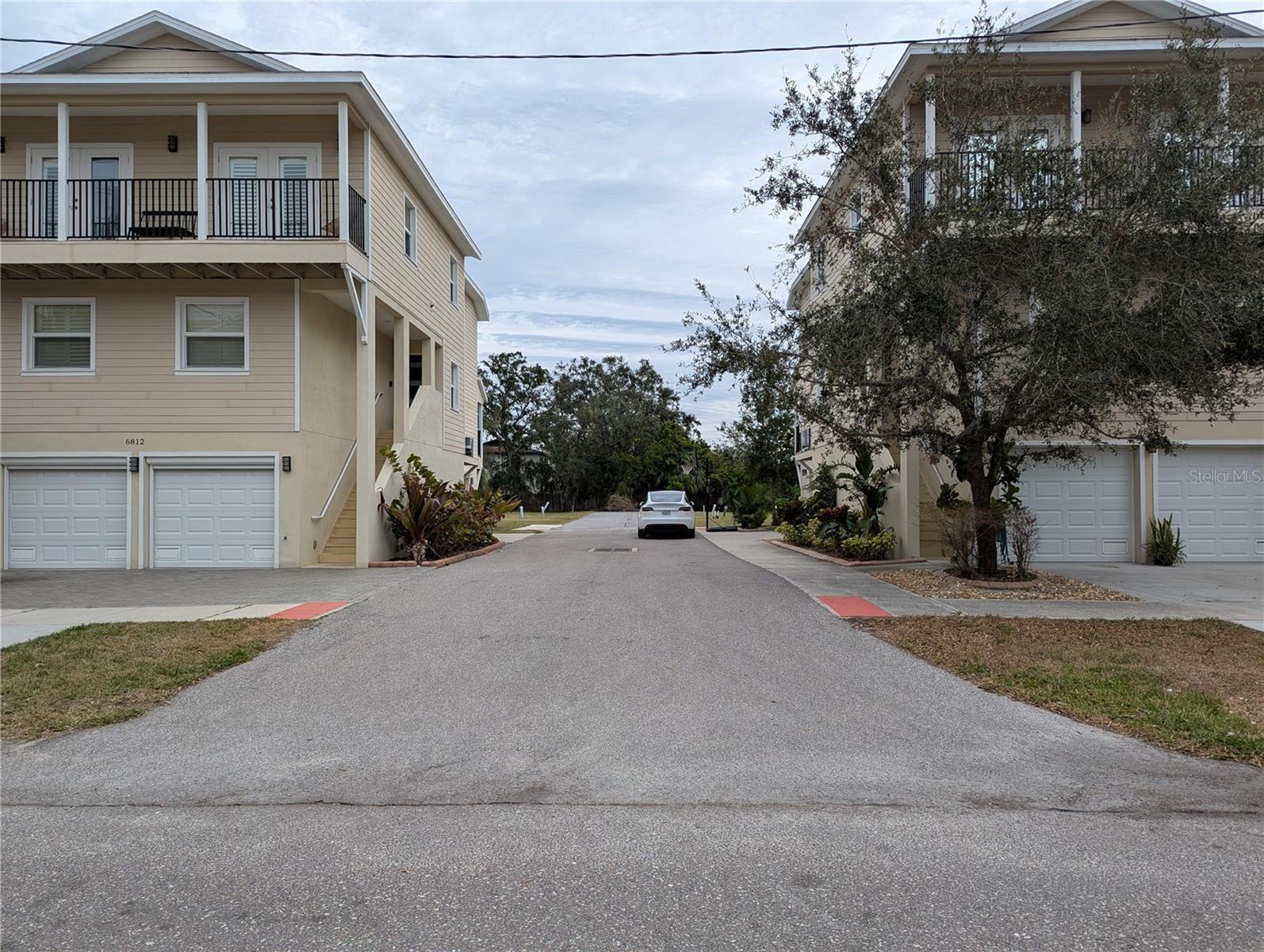 4901 RATTLESNAKE POINTE CT