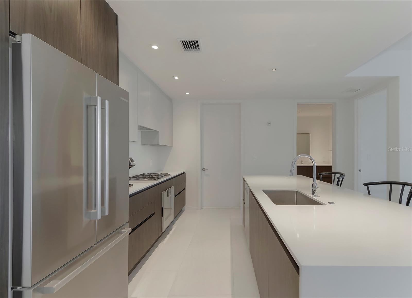 1020 SUNSET POINT RD #302