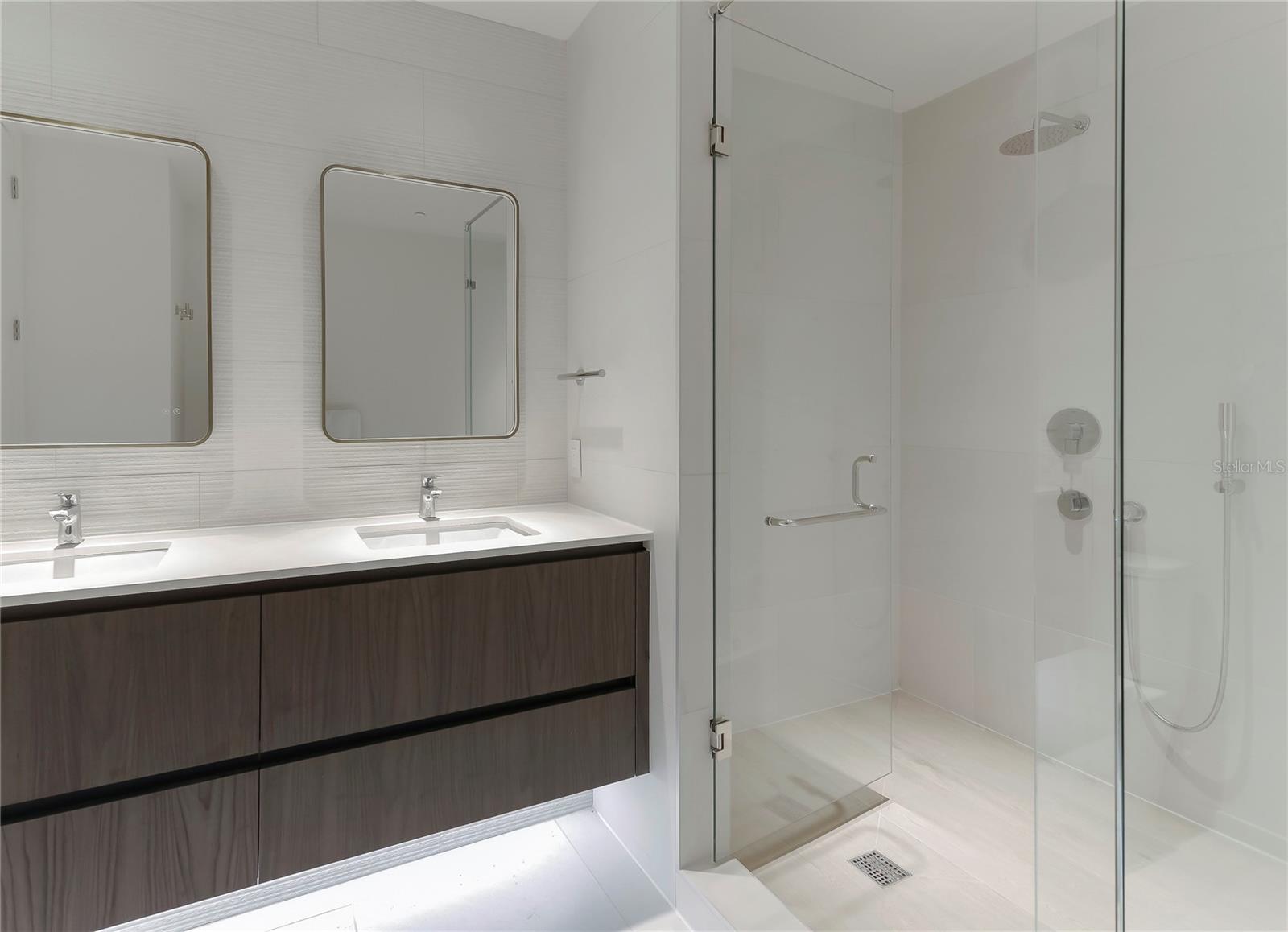 1020 SUNSET POINT RD #302