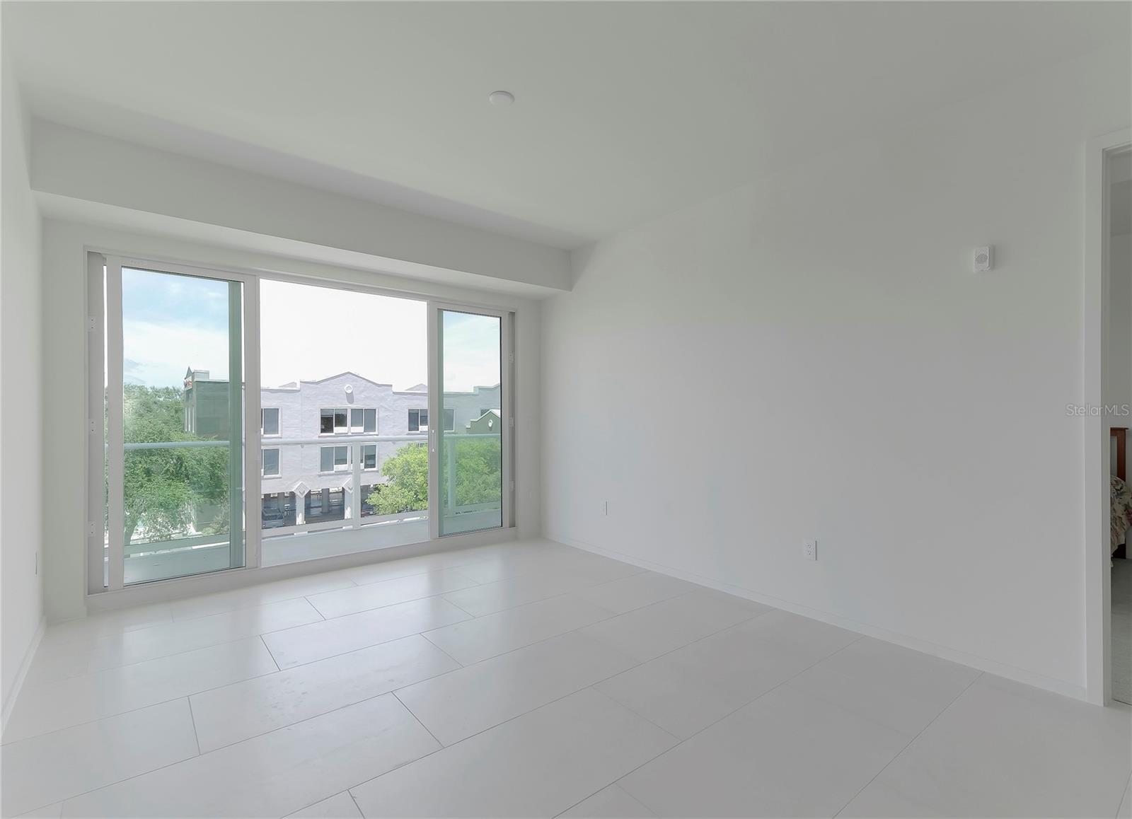 1020 SUNSET POINT RD #302