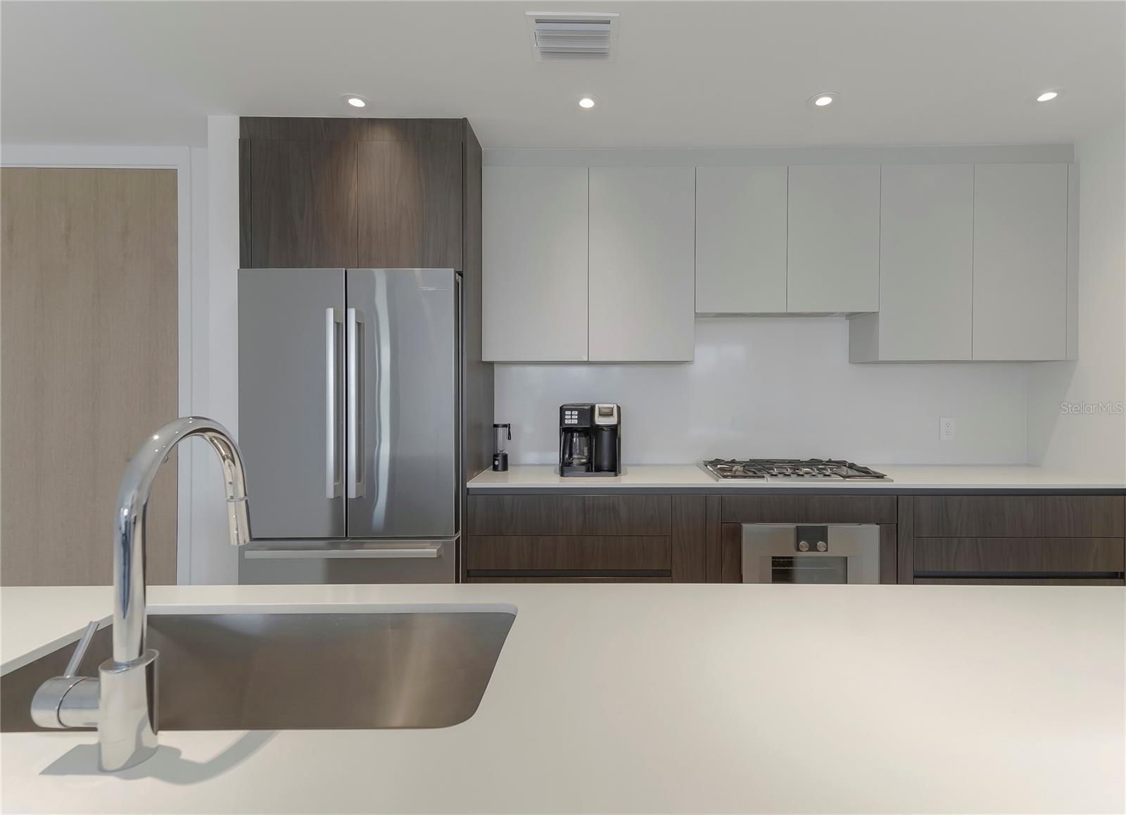 1020 SUNSET POINT RD #302