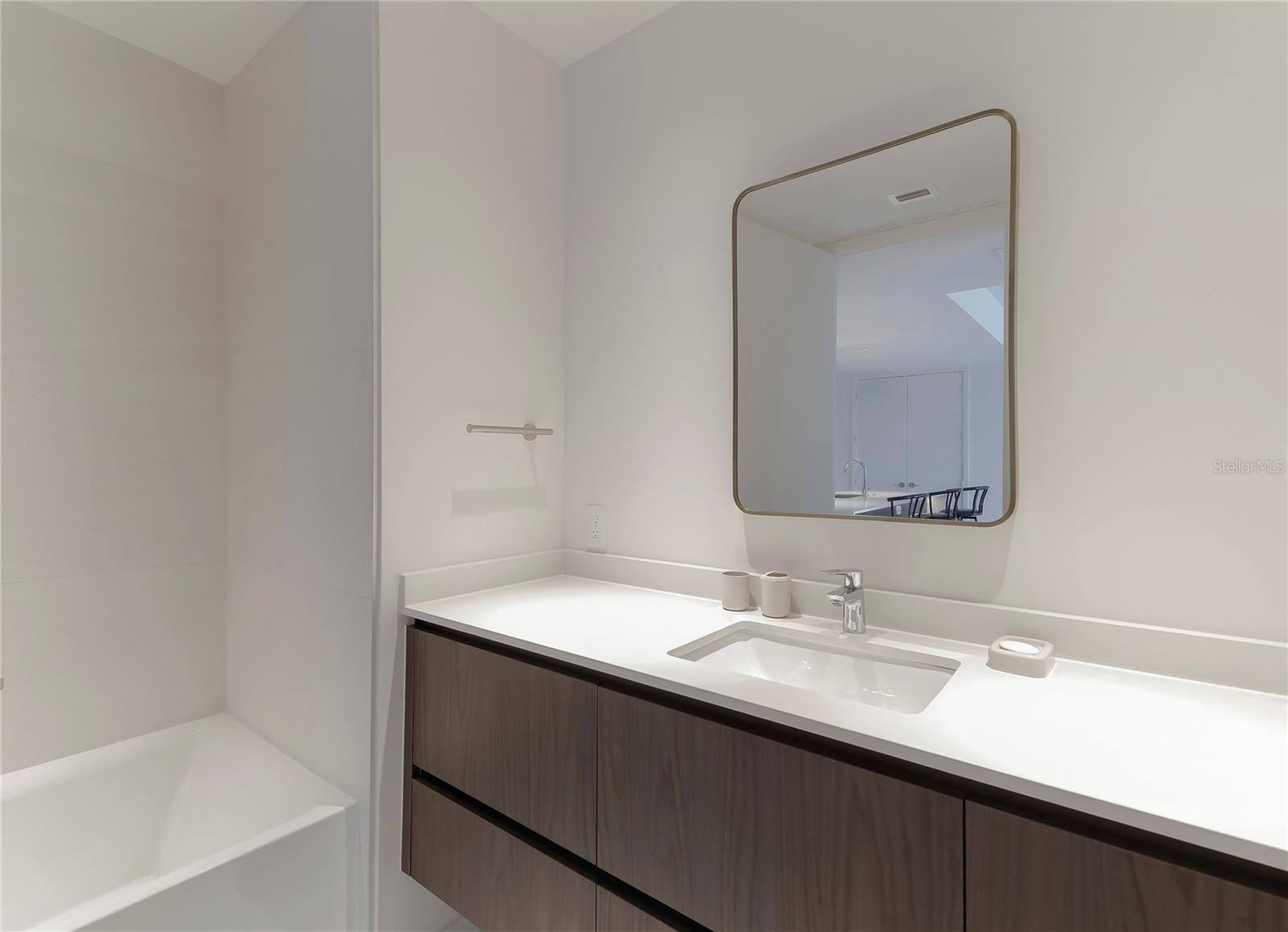 1020 SUNSET POINT RD #302