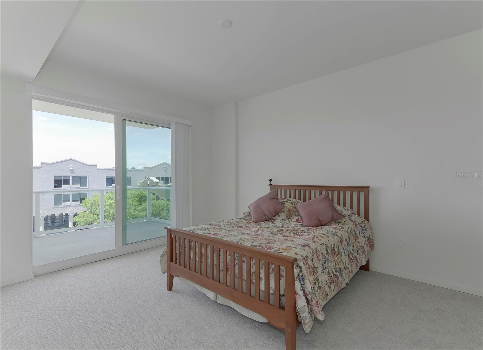 1020 SUNSET POINT RD #302