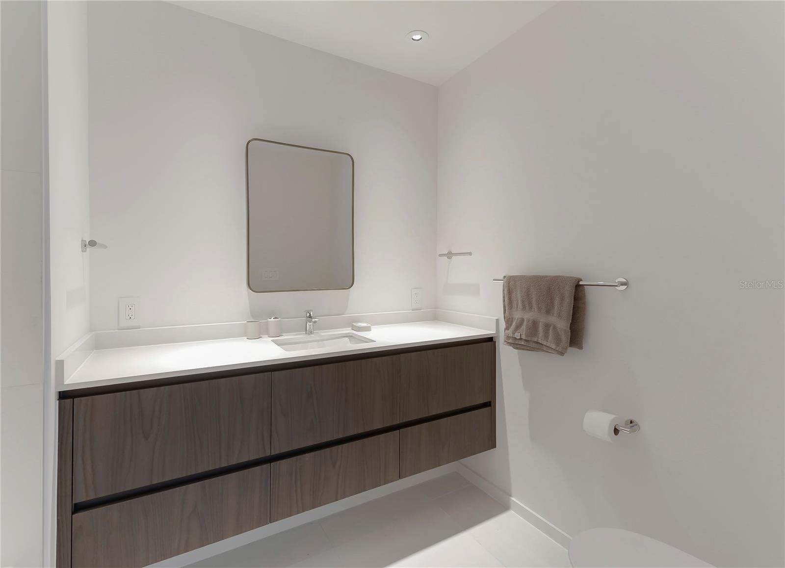 1020 SUNSET POINT RD #302