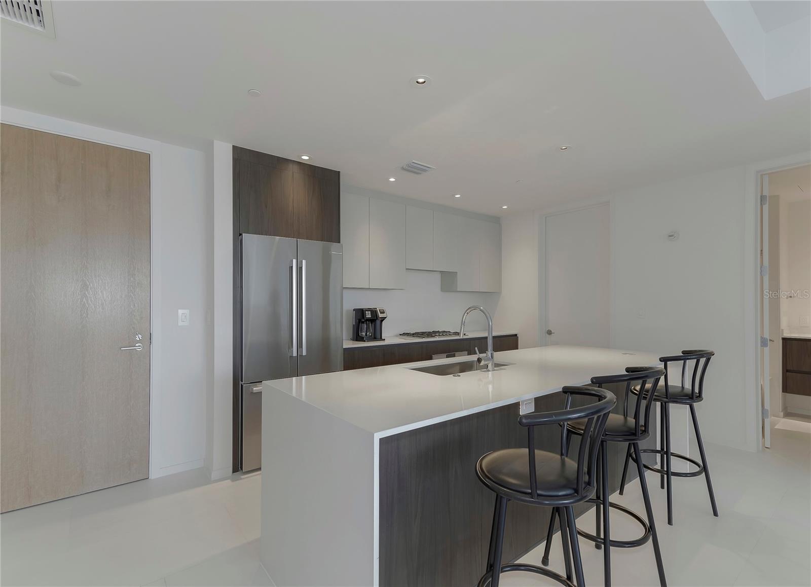 1020 SUNSET POINT RD #302