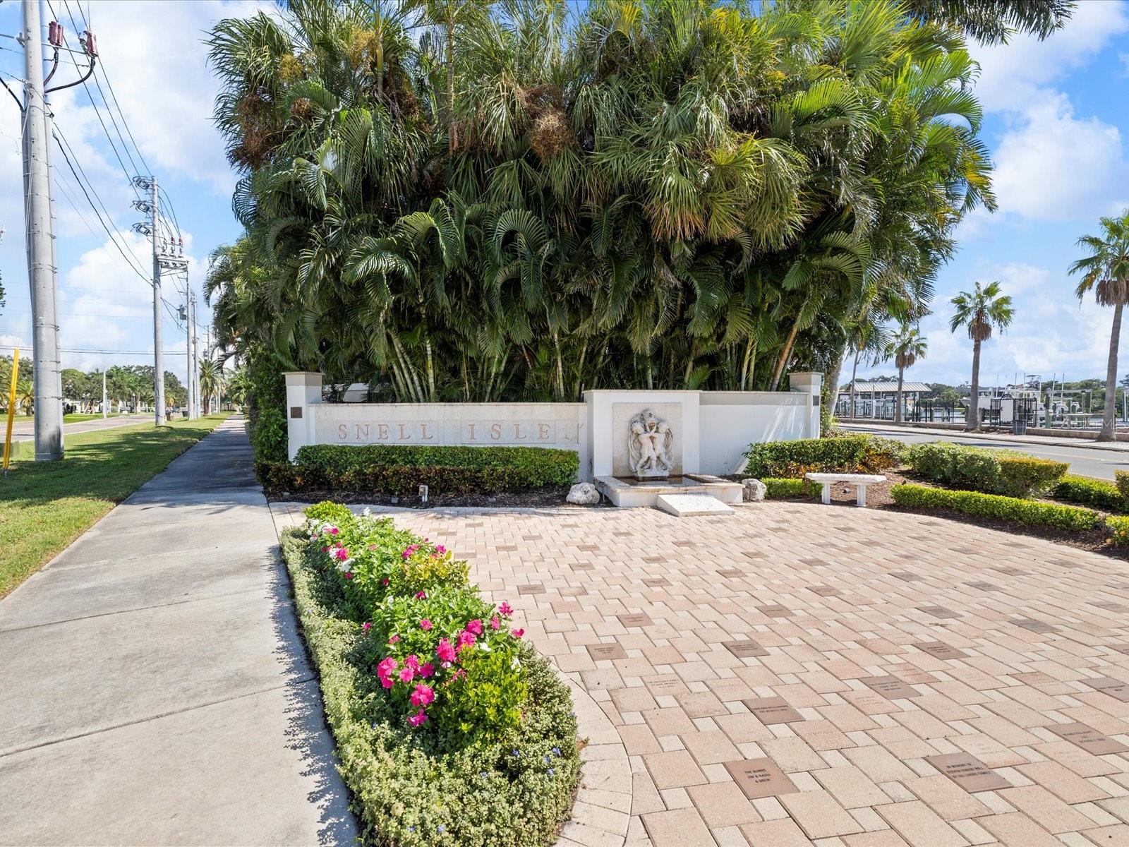 721 SNELL ISLE BLVD NE