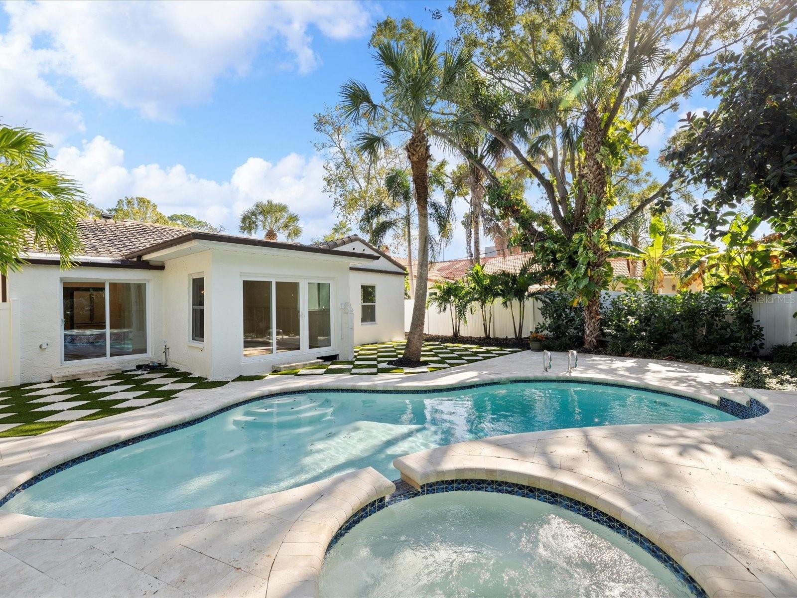 721 SNELL ISLE BLVD NE