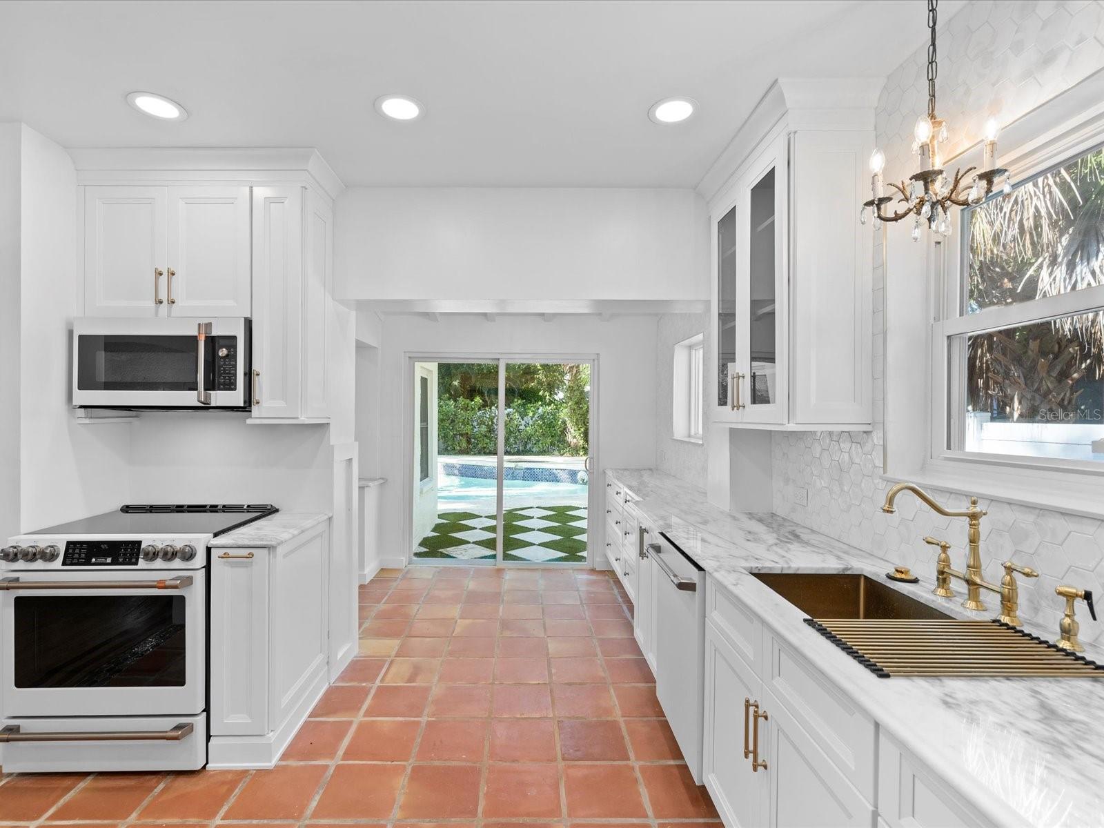 721 SNELL ISLE BLVD NE