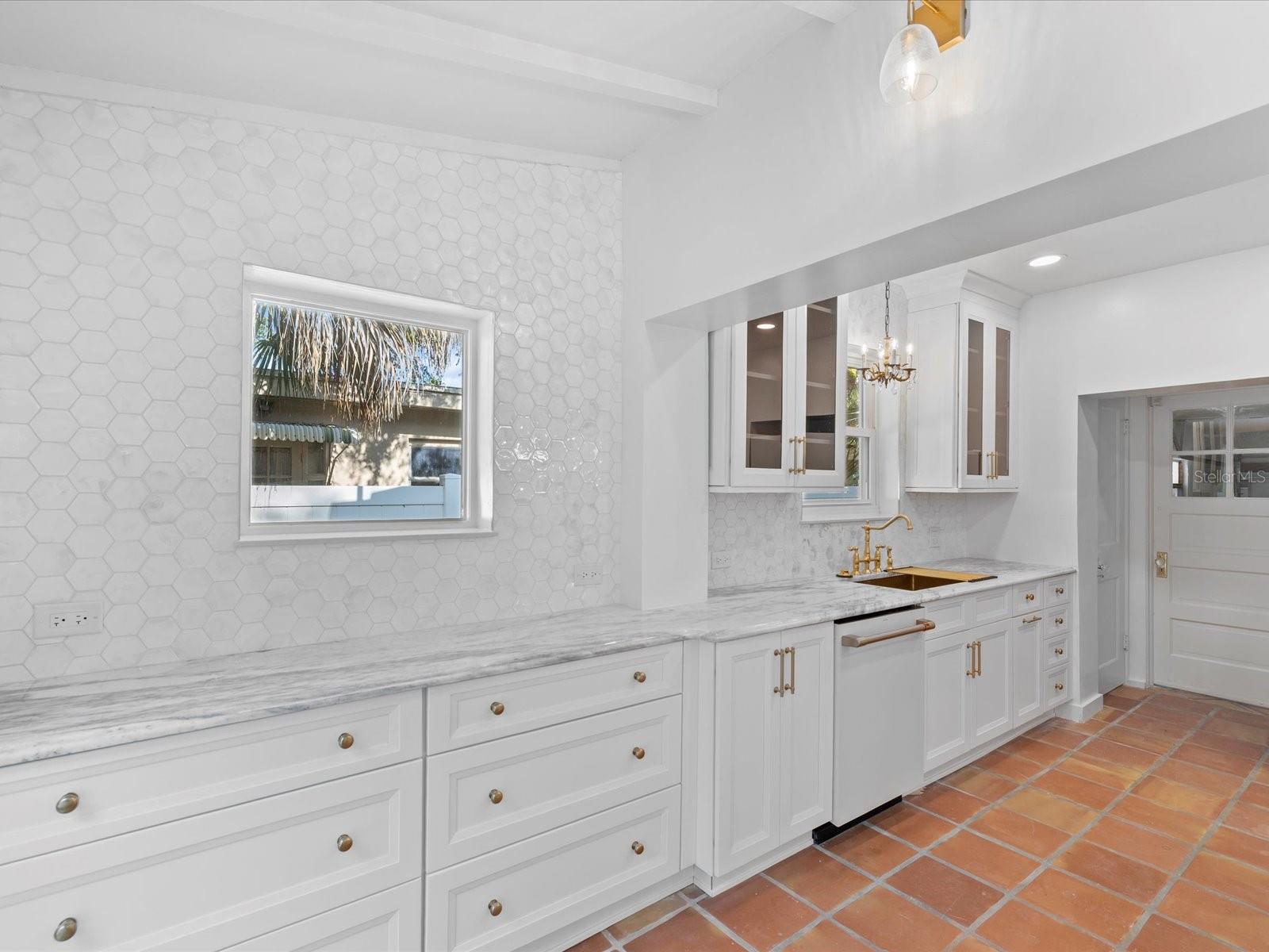 721 SNELL ISLE BLVD NE