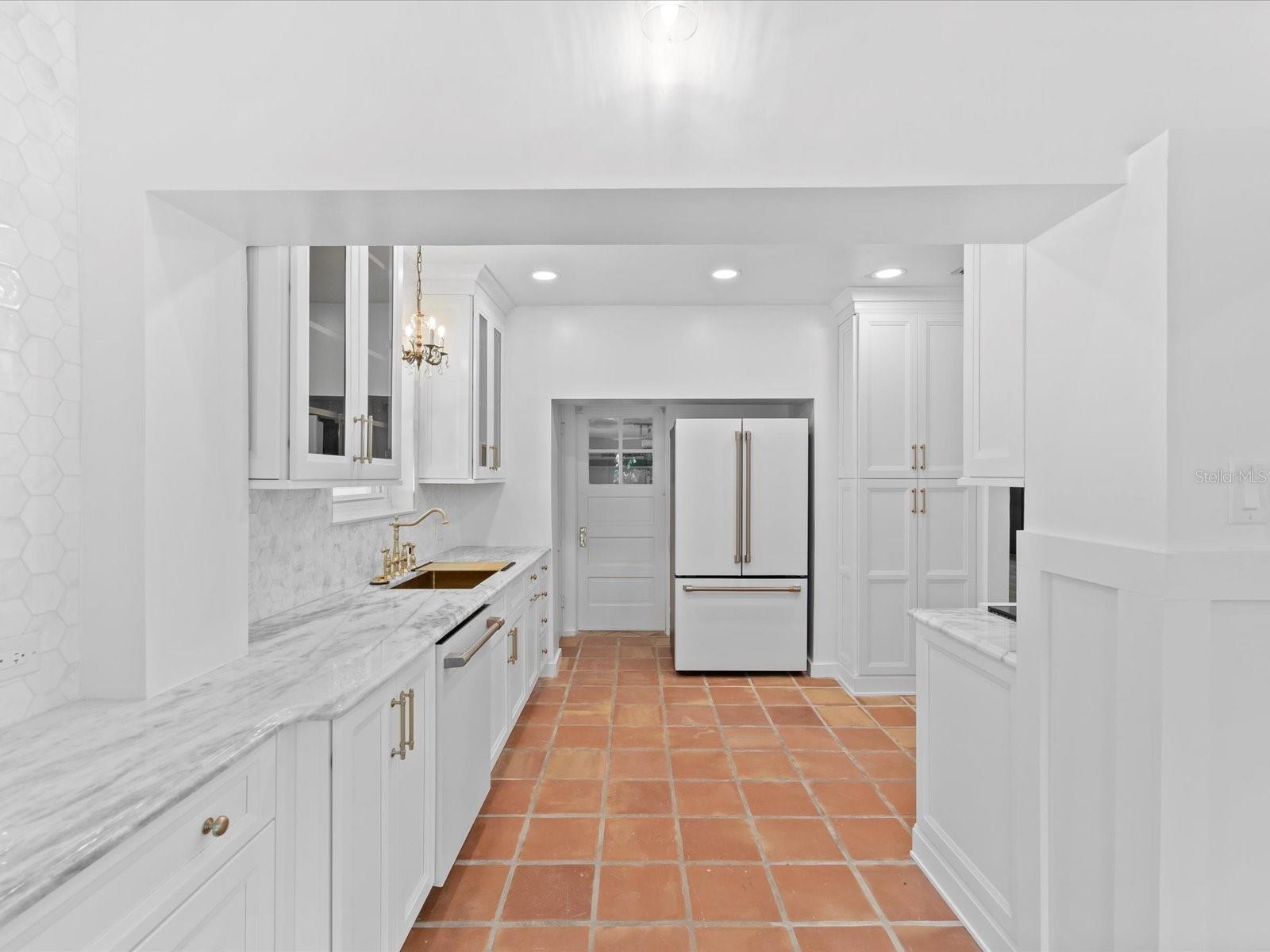 721 SNELL ISLE BLVD NE