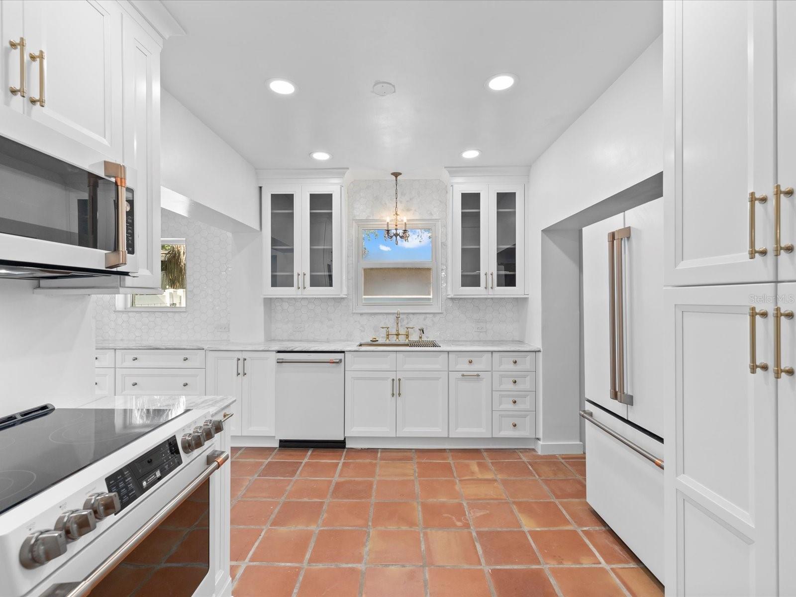 721 SNELL ISLE BLVD NE