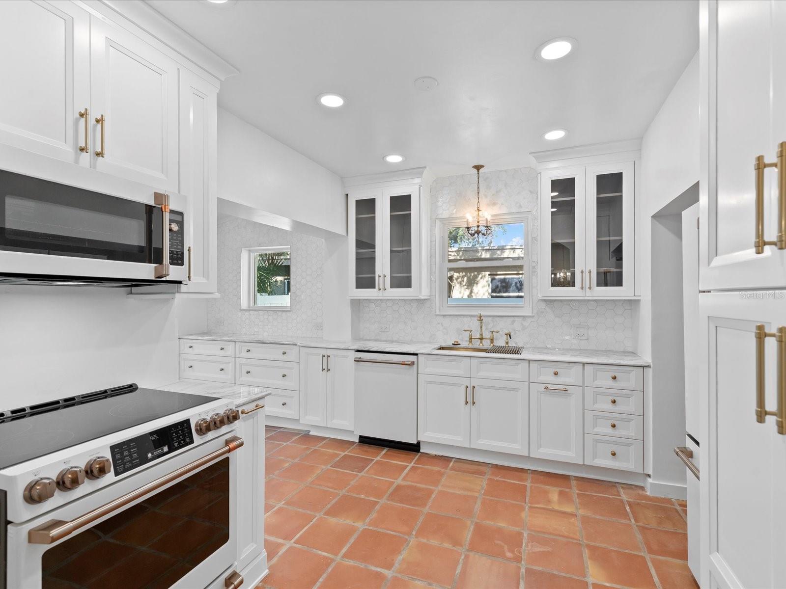 721 SNELL ISLE BLVD NE