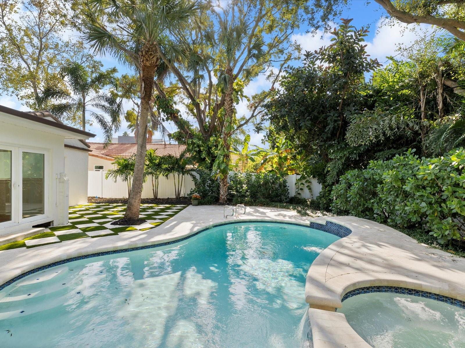 721 SNELL ISLE BLVD NE