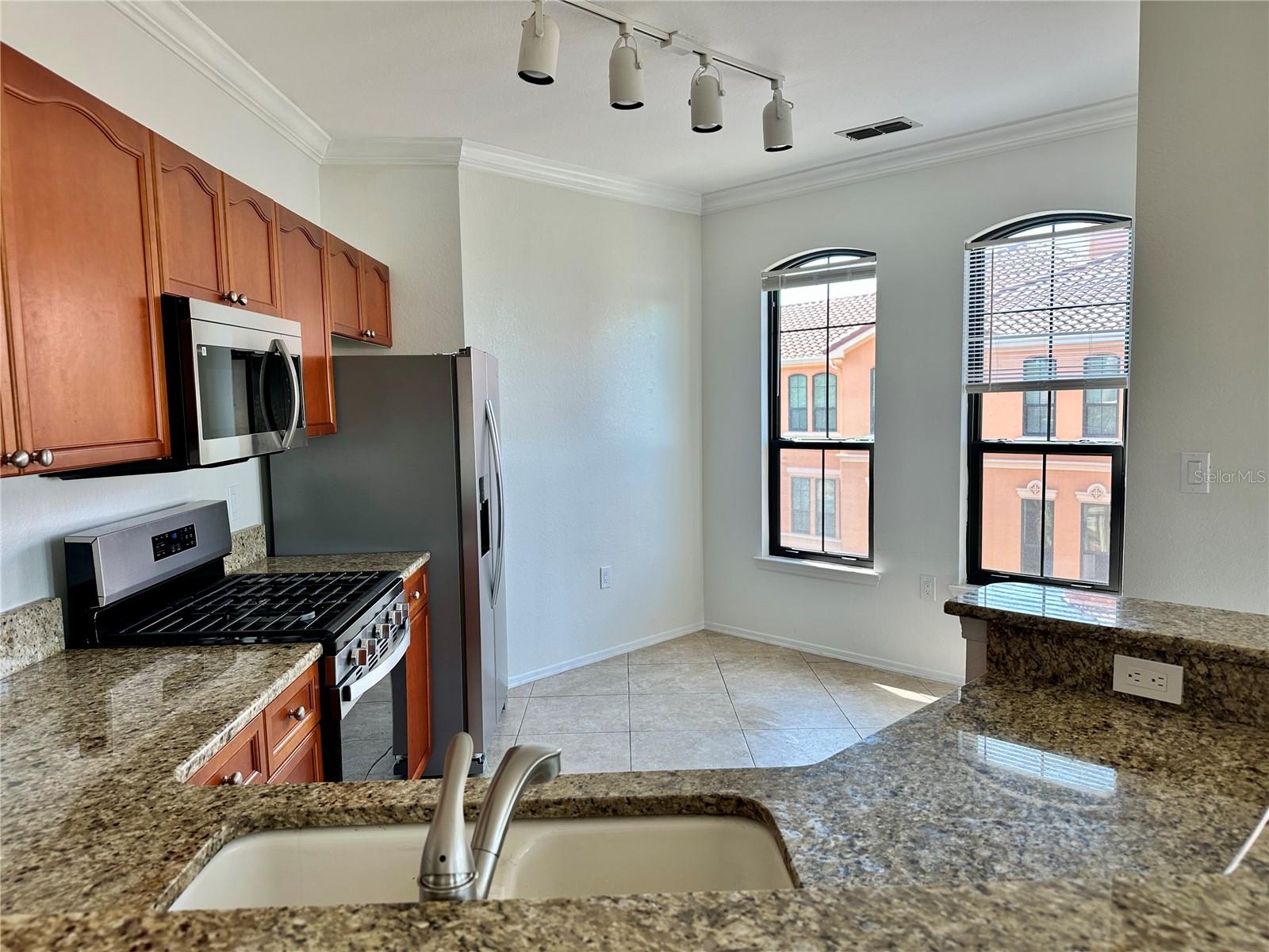 2733 VIA CIPRIANI #830B