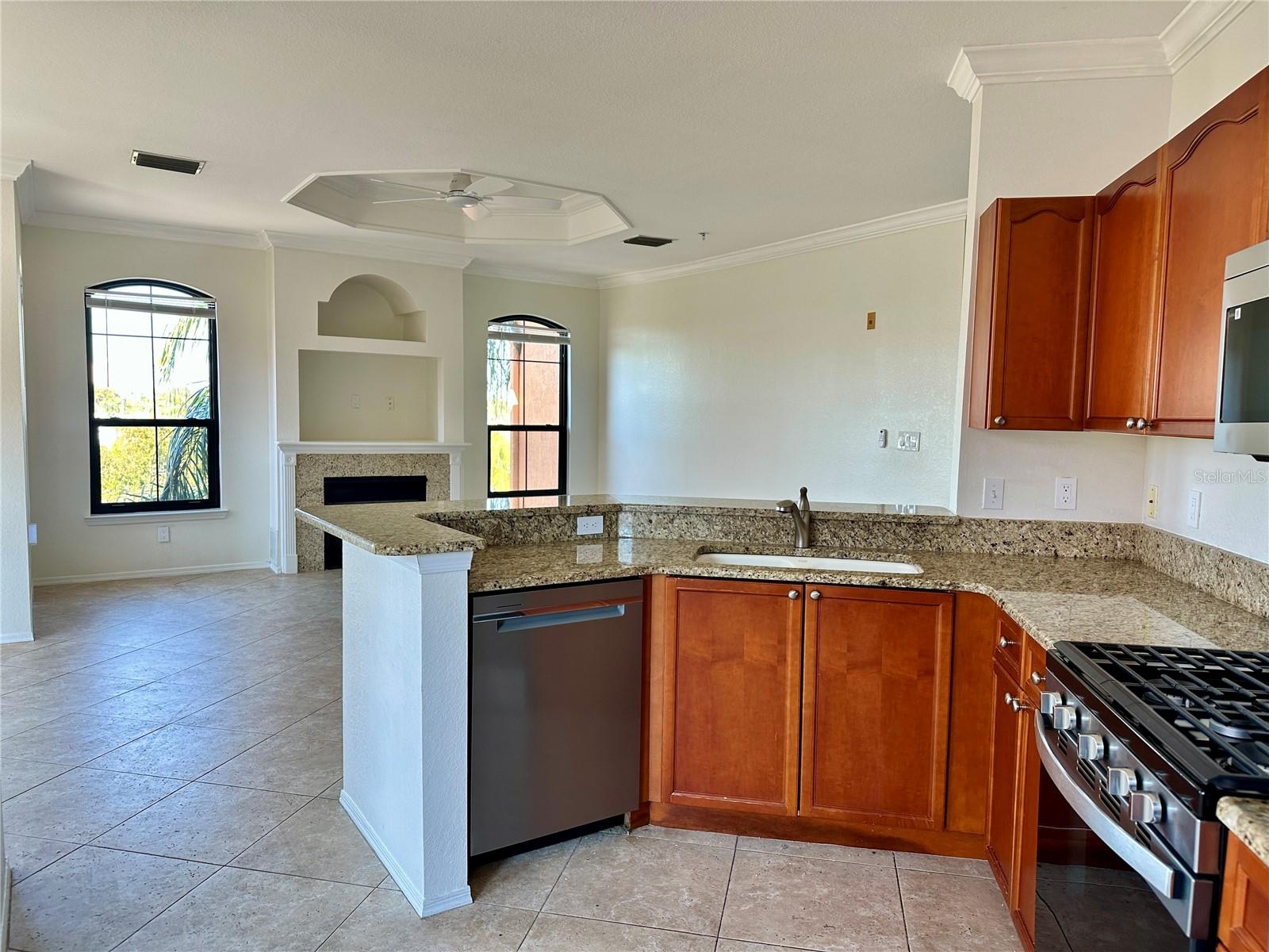 2733 VIA CIPRIANI #830B