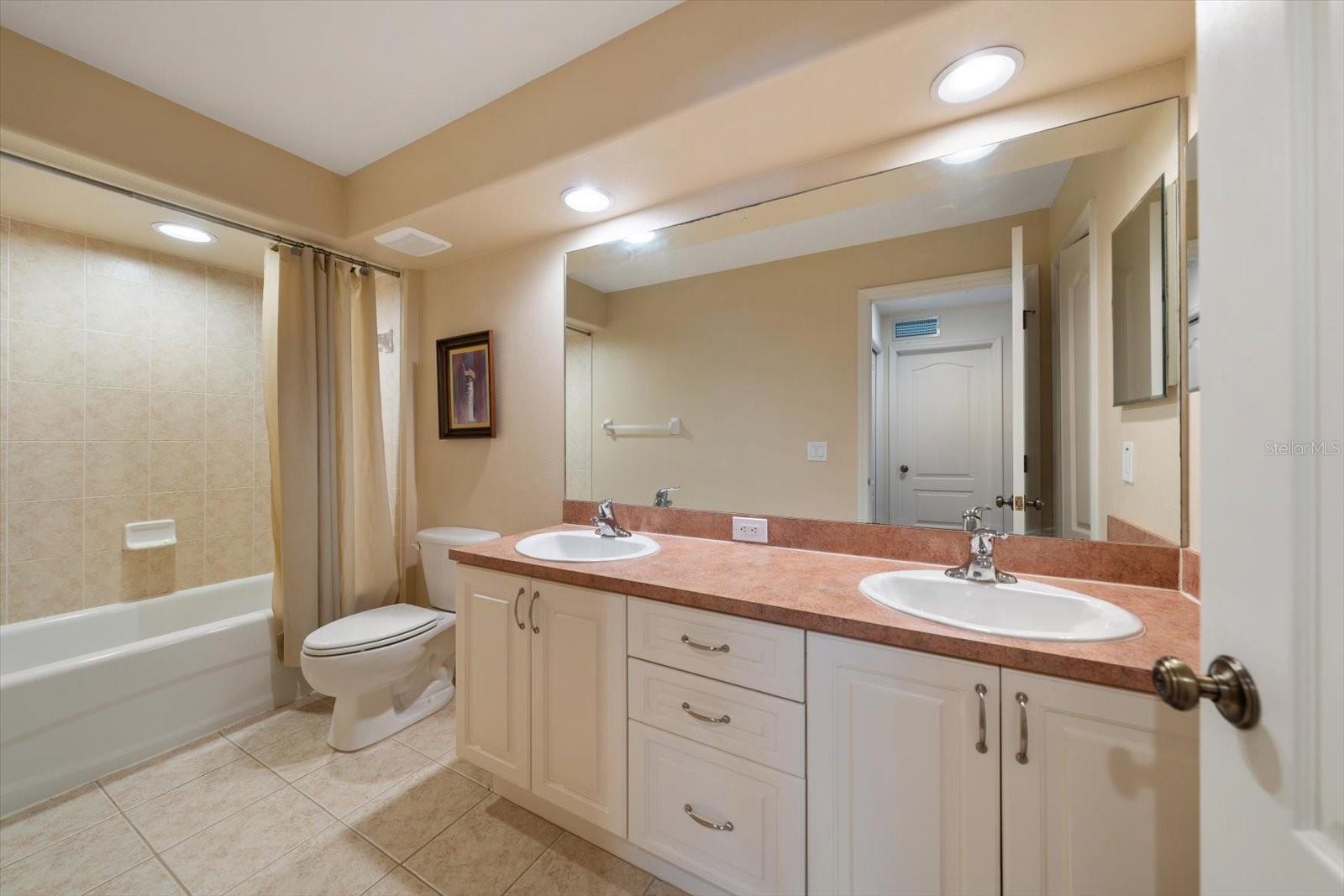 1620 RACHEL CT