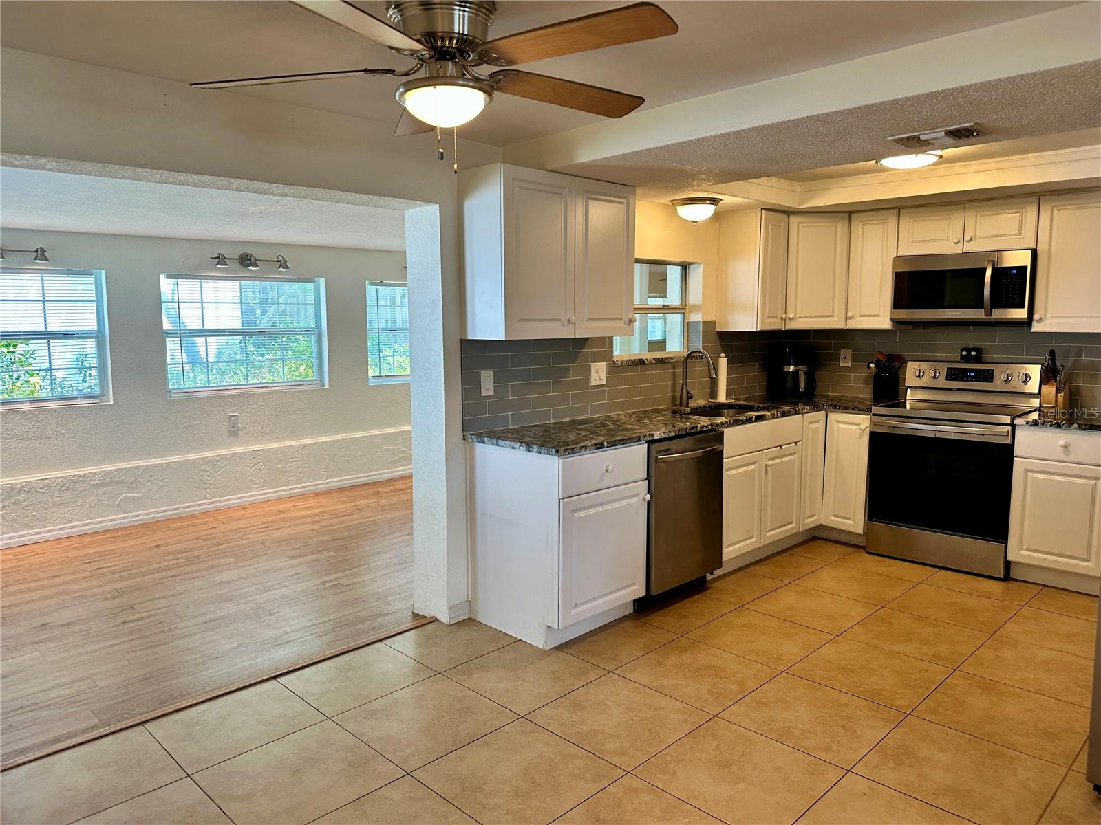 3240 BRIAR CLIFF DR