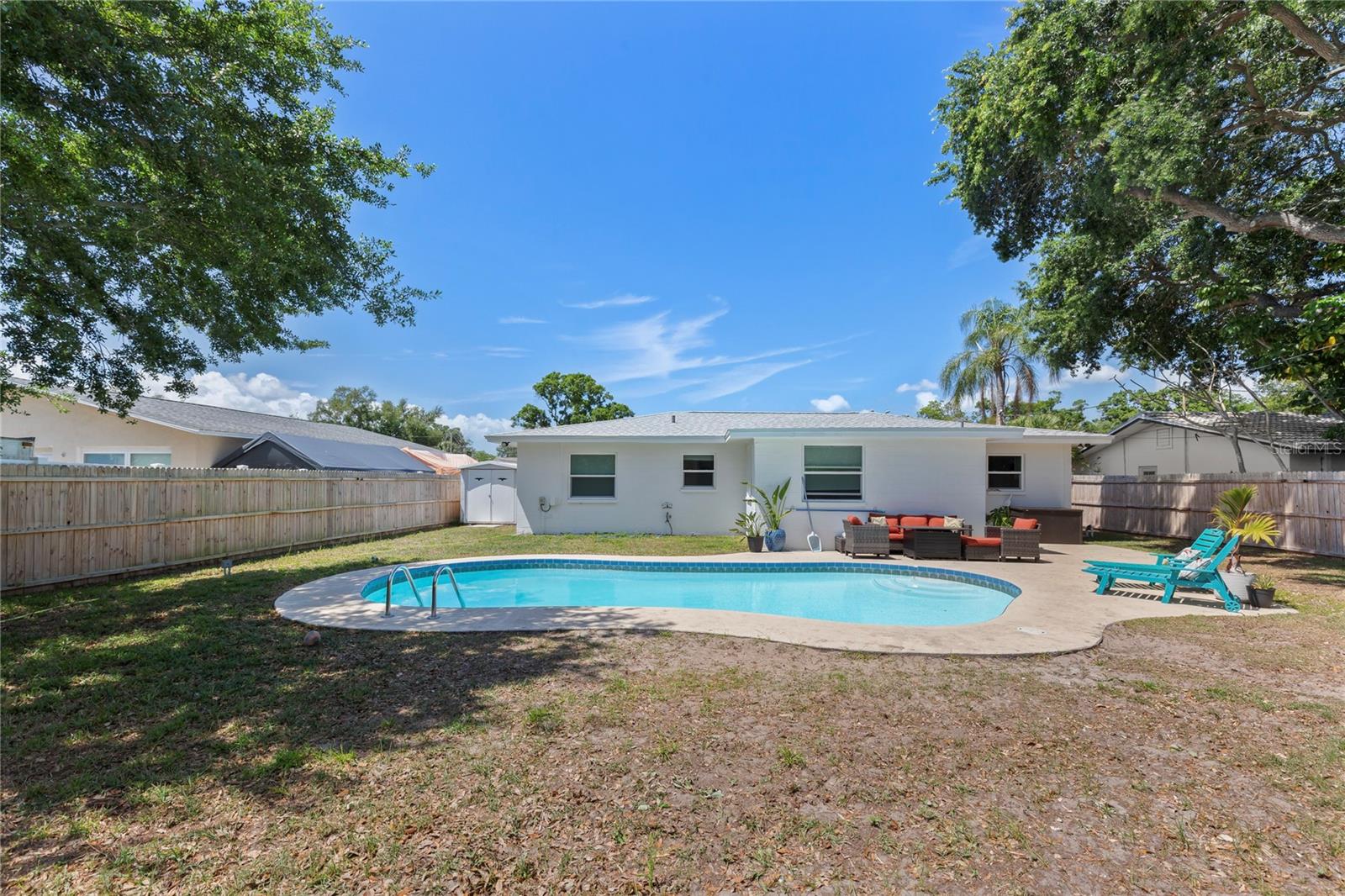 1715 THOMAS DR