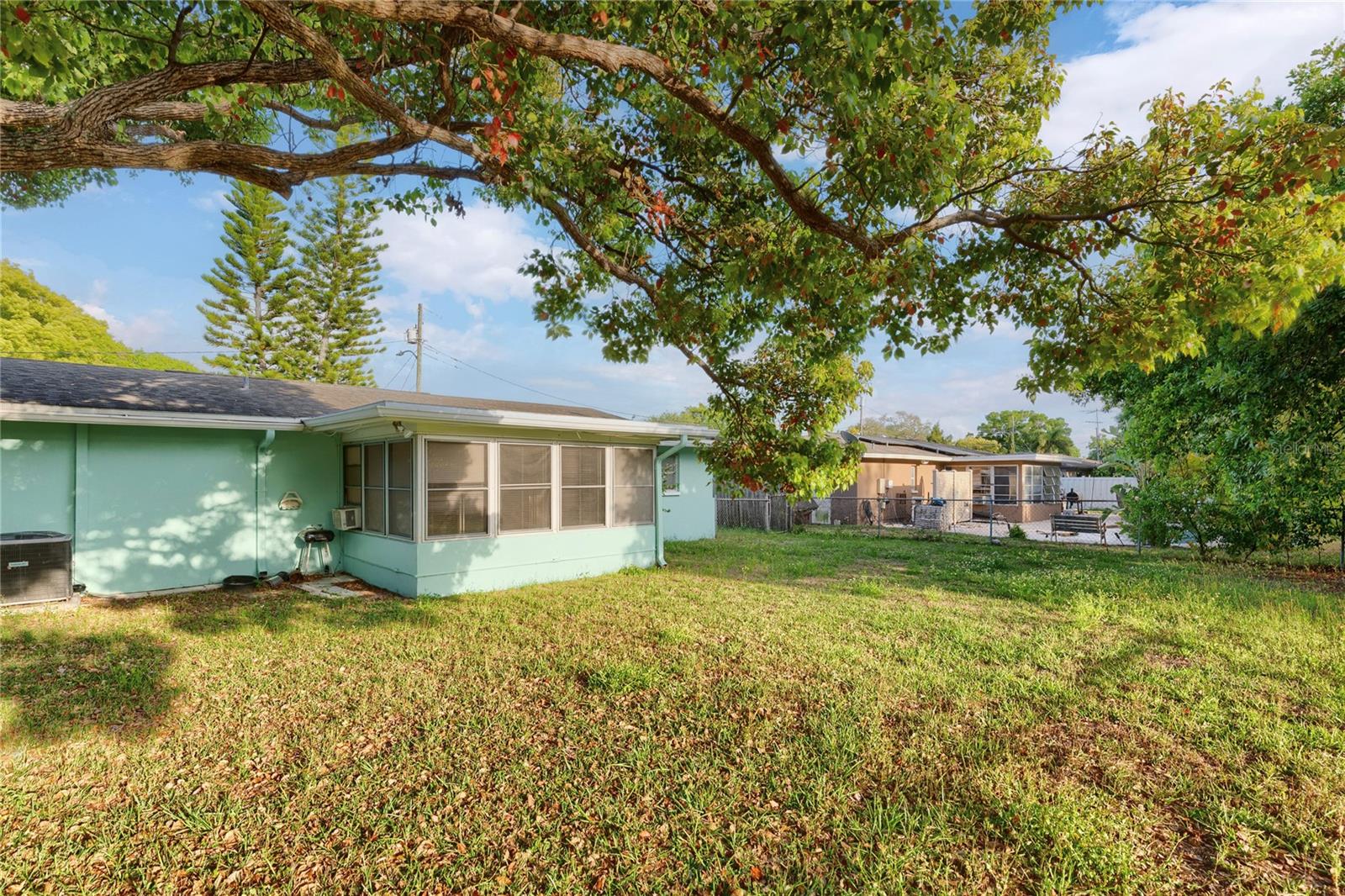 1248 LAZY LAKE RD W
