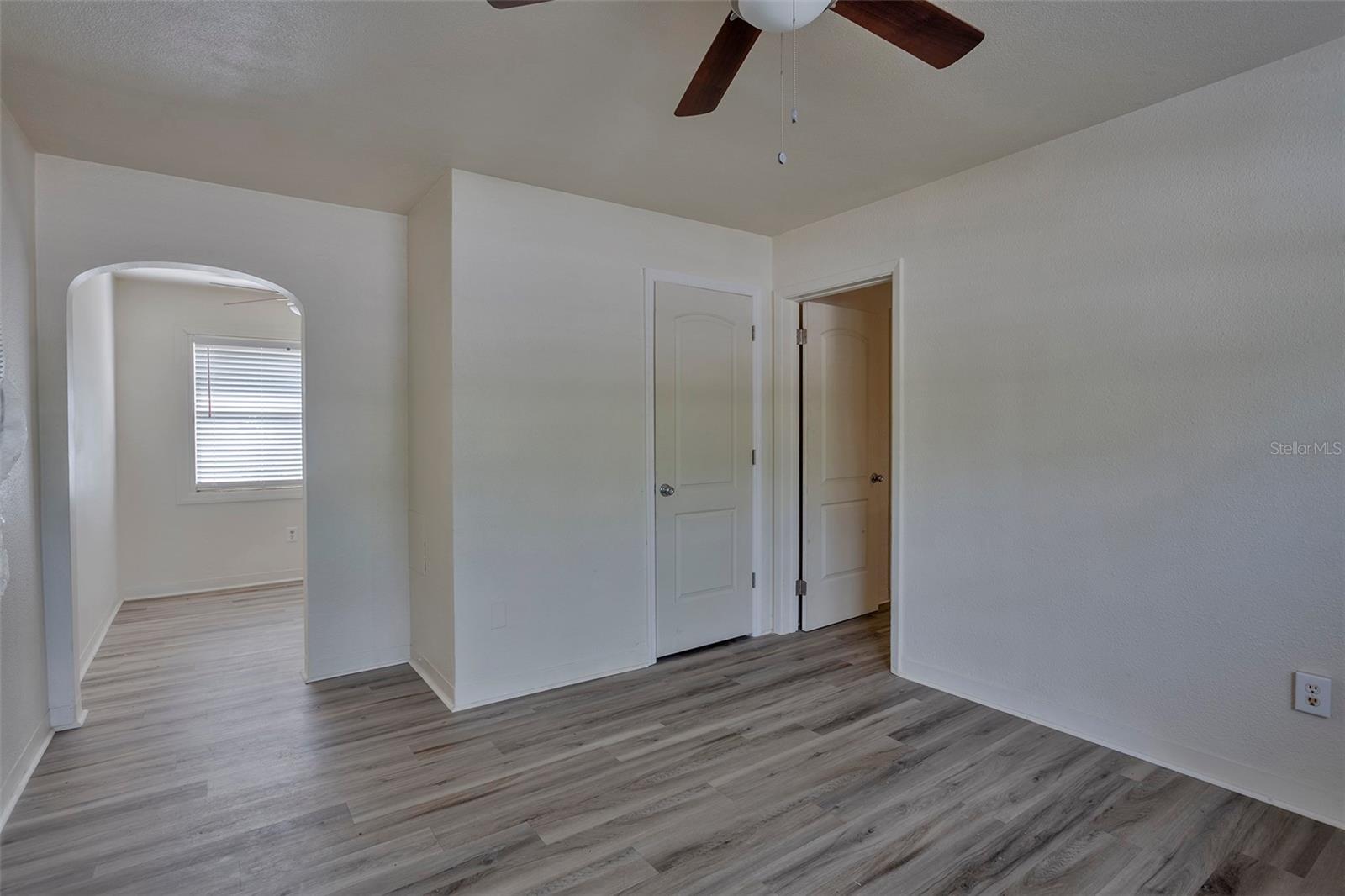 1102 SUNSET POINT RD