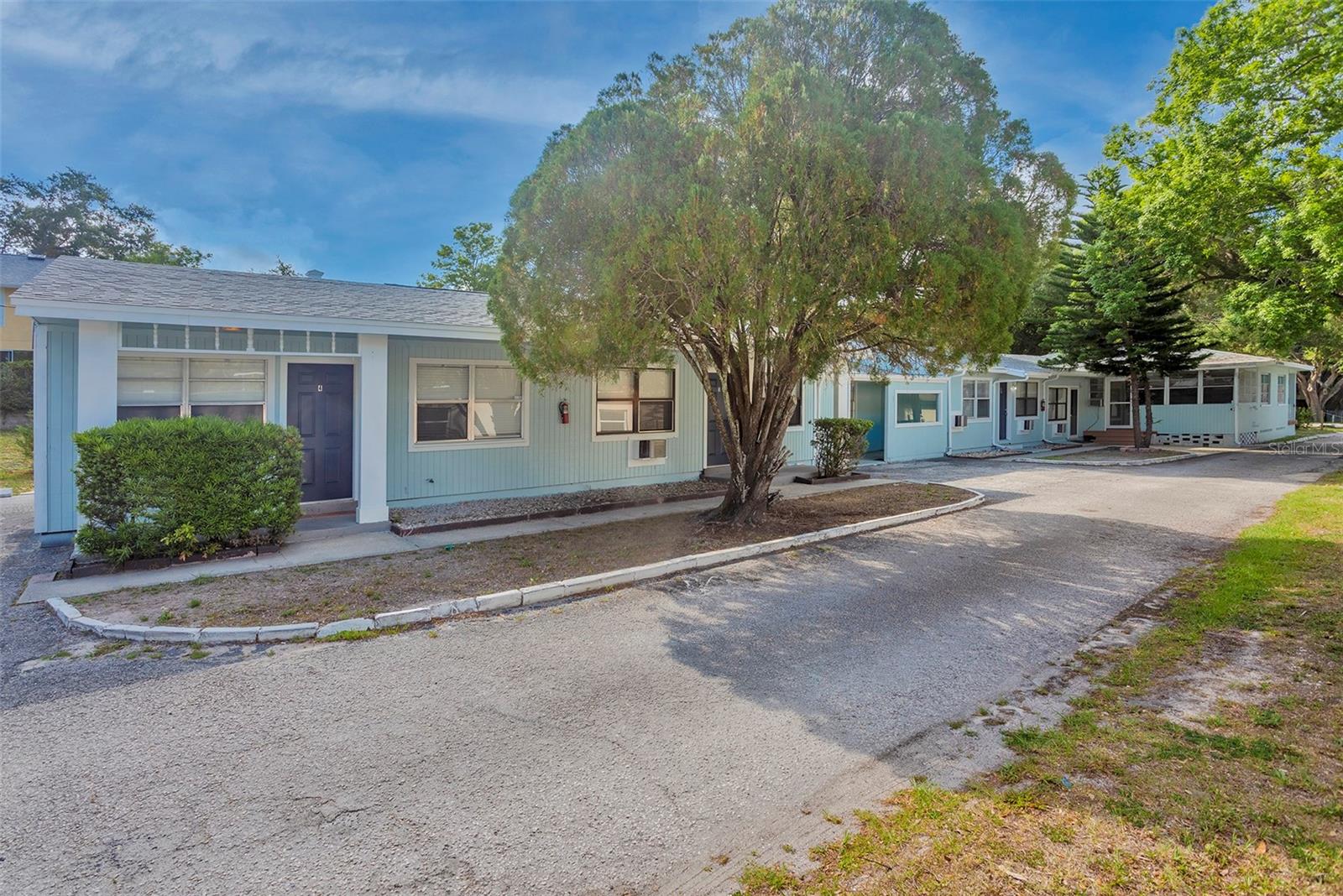 1102 SUNSET POINT RD
