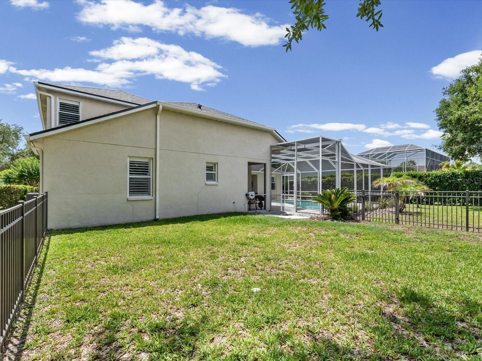 19119 LARCHMONT DR